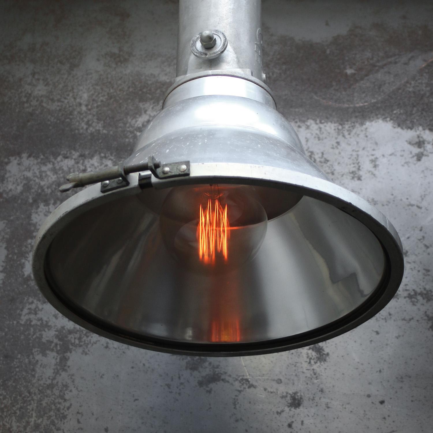 20ième siècle Lampe à suspension industrielle transparente vintage argentée par DAB, Belgique en vente