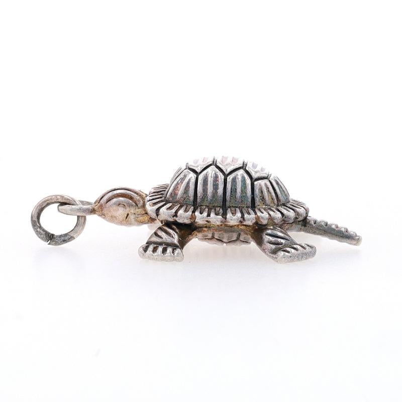 Silver Vintage Turtle Charm - 800 Reptile In Good Condition For Sale In Greensboro, NC
