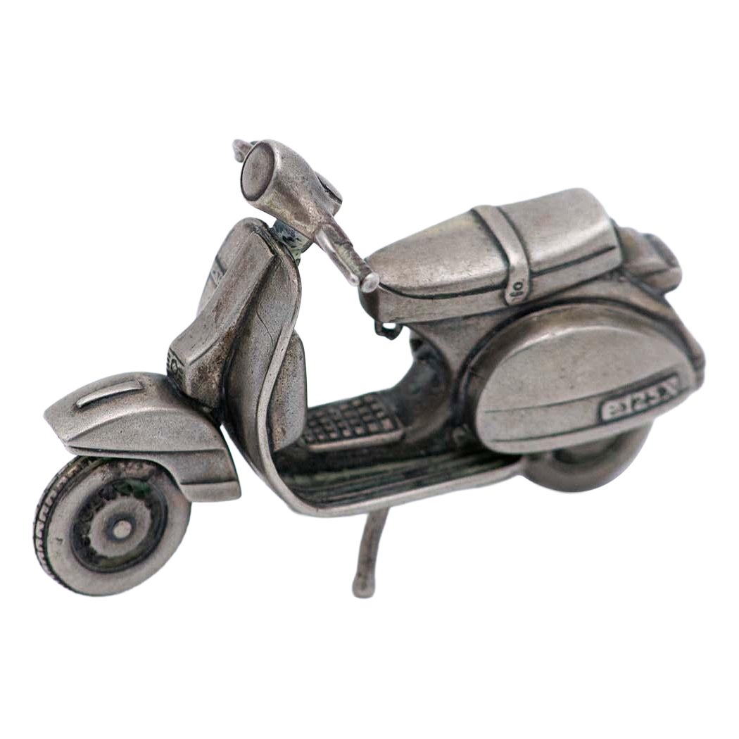 Silver wasp in perfect shape For Sale