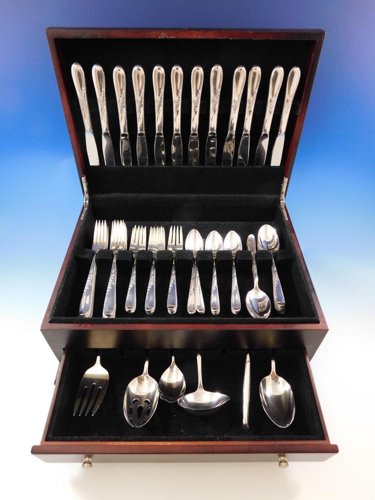Superb Silver Wheat von Reed & Barton Besteck aus Sterlingsilber, 66 Teile. Dieses Set enthält:

12 Messer, 8 3/4