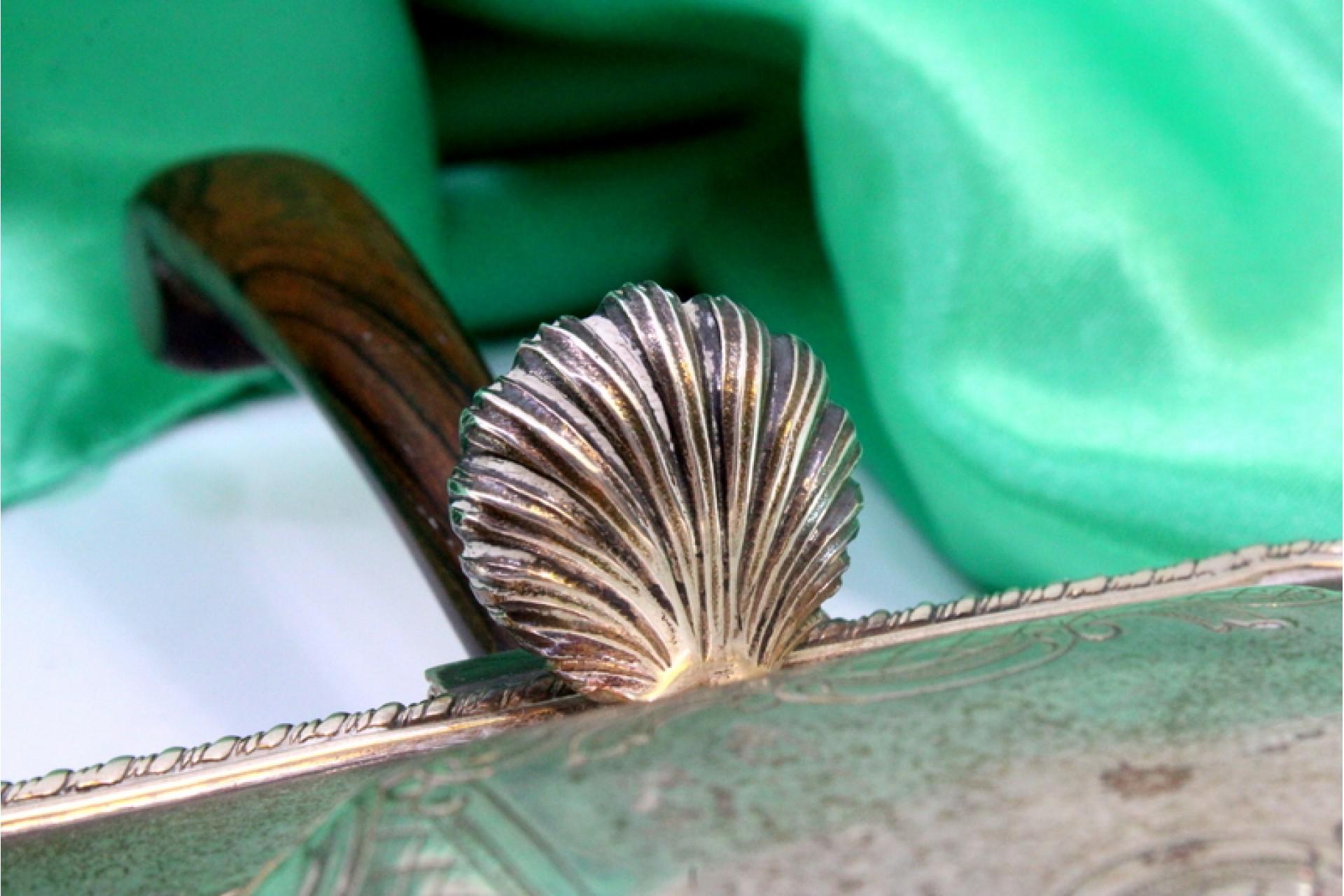 Silver whisk w/ surrounding reliefs, plant engravings & a chestnut wood handle Bon état - En vente à Porto, PT