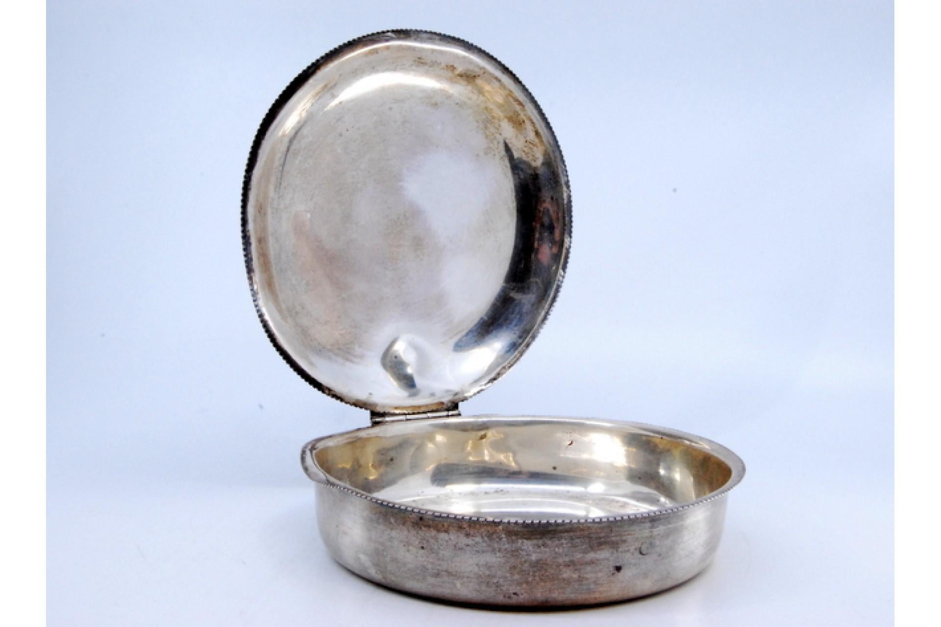 Argent Silver whisk with wooden handle and fish-shaped knob on the lid en vente