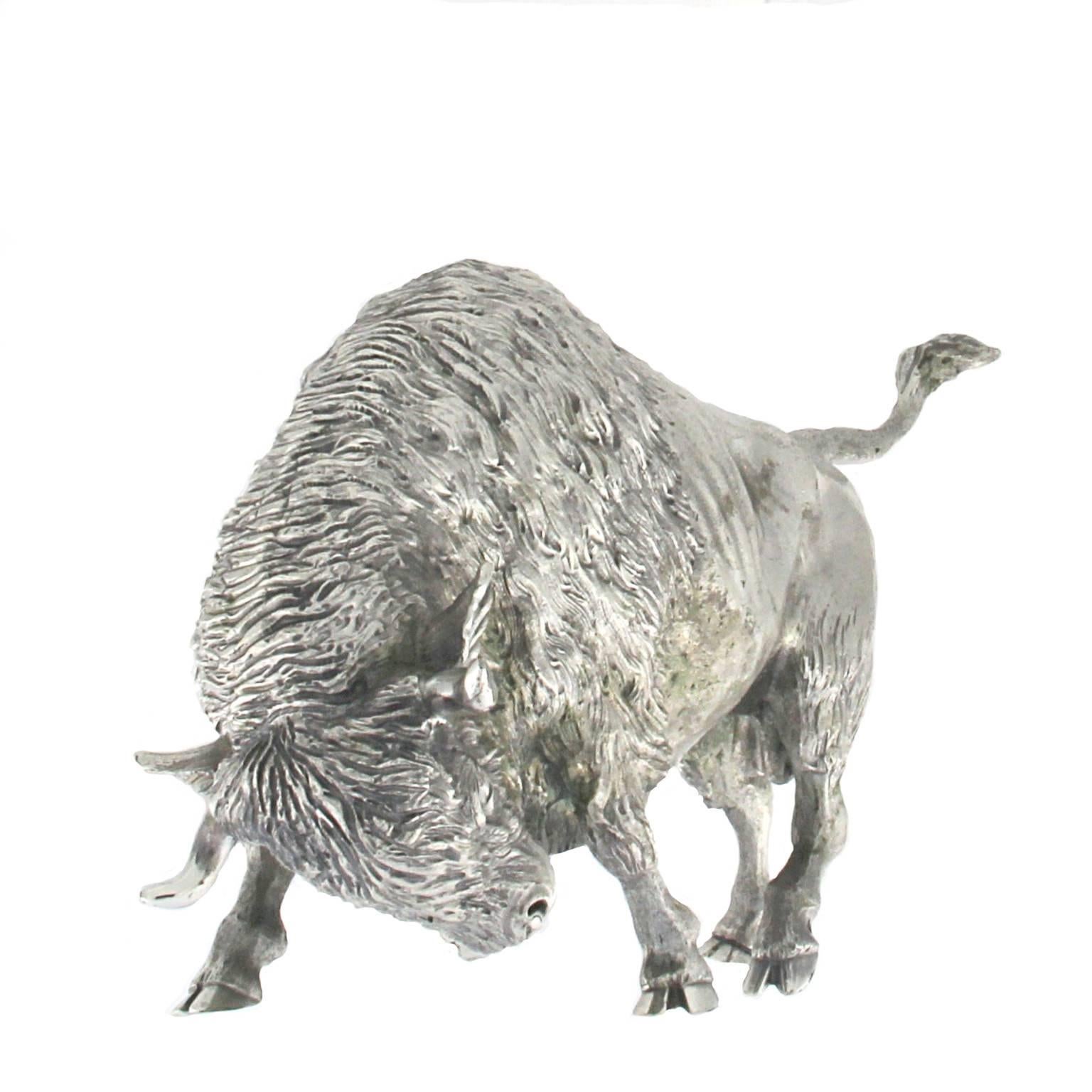 Scultura in argento di bisonte selvatico 
