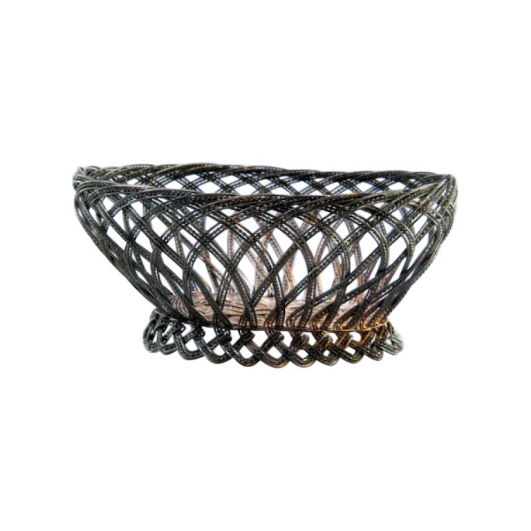 Silver wire basket with reinforced bottom