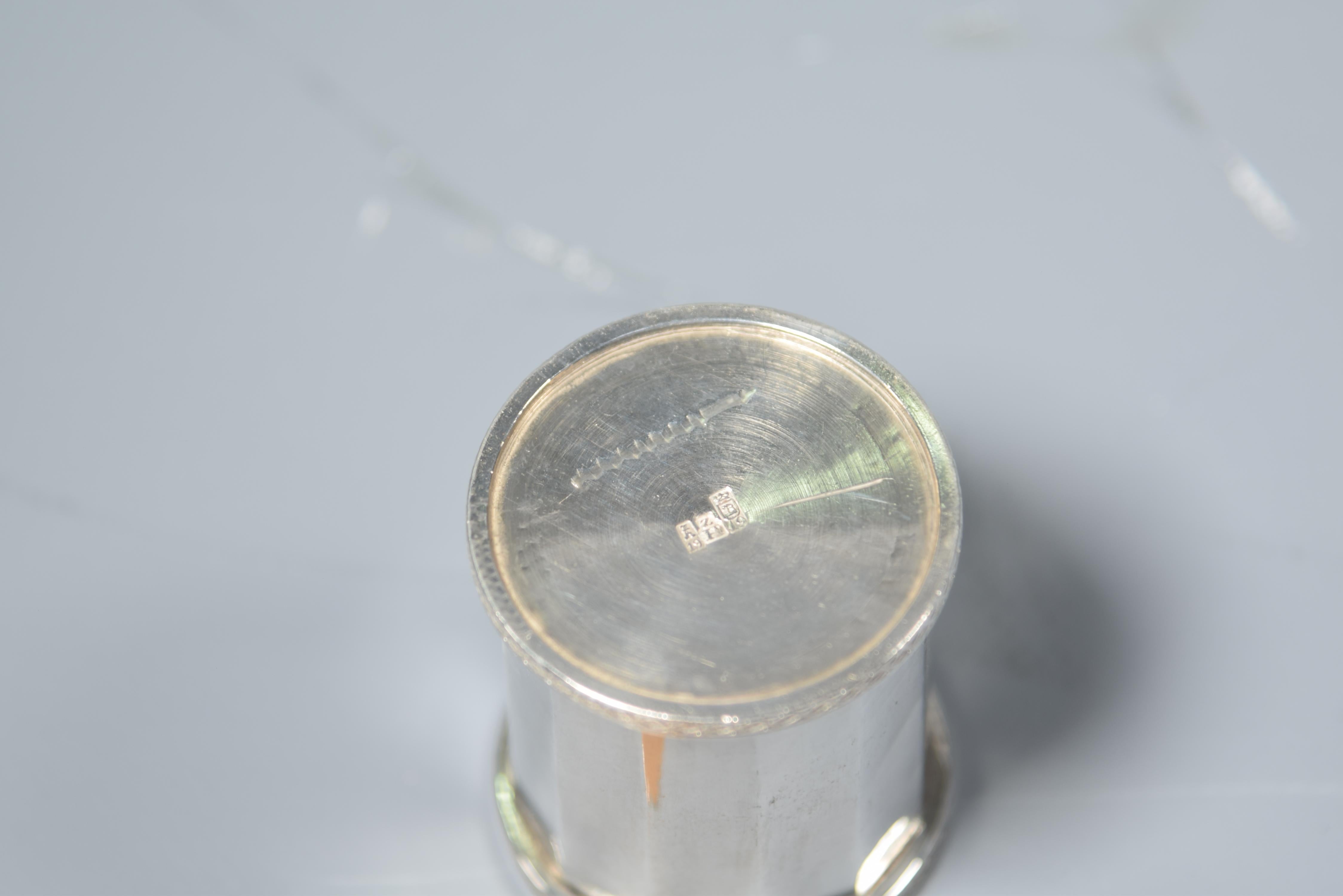 XIX secolo Set da scrittura in argento, Madrid, Spagna, 1819 e 1841, con marchi di garanzia in vendita