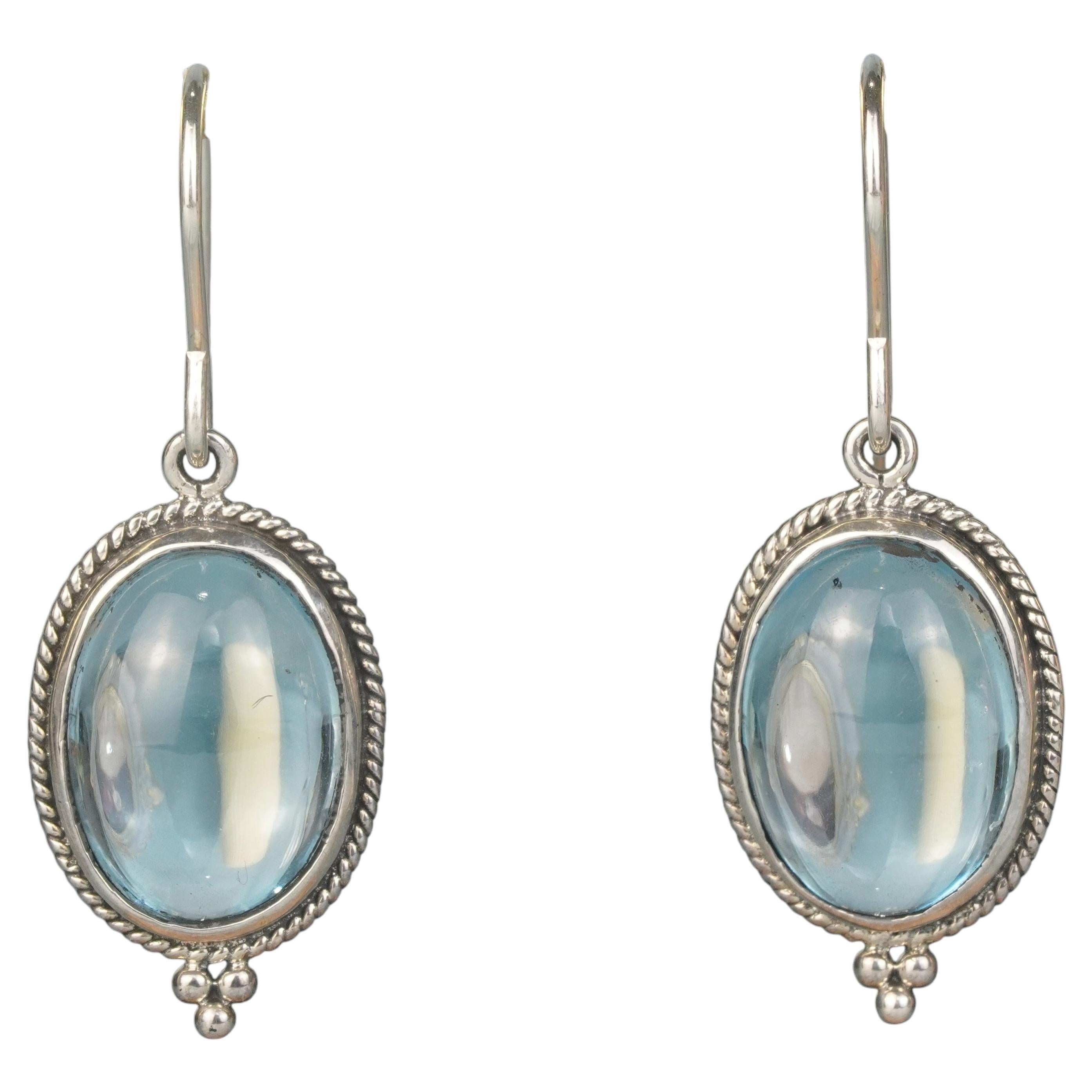 Orecchini con topazio blu naturale a cabochon in argento 925