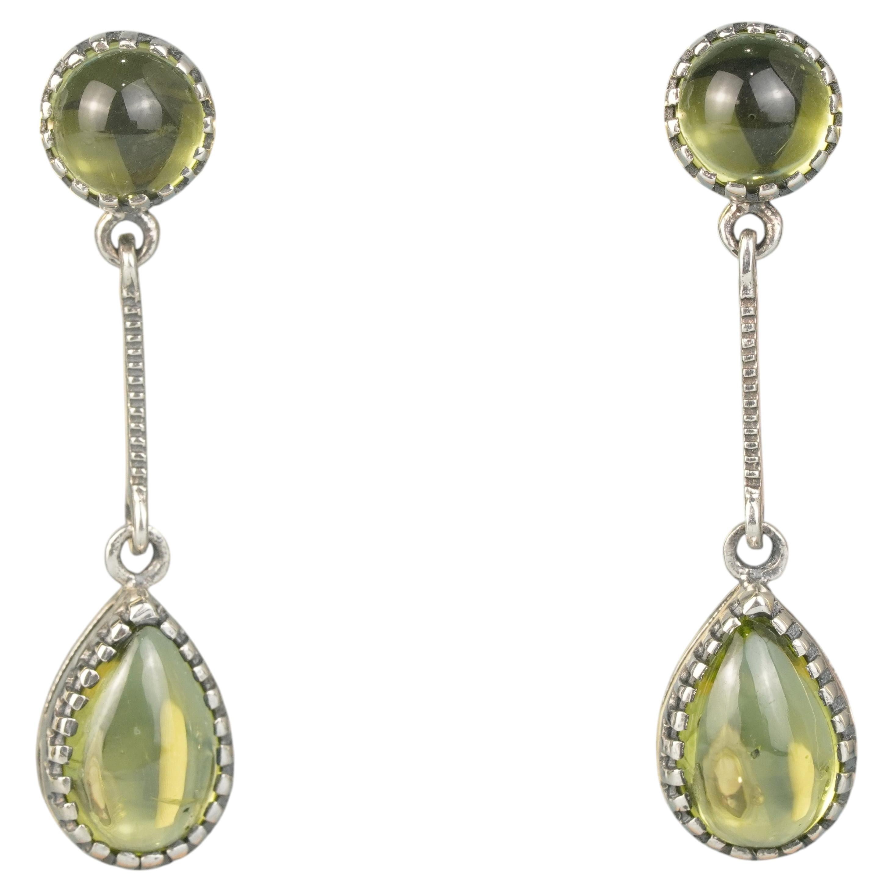Boucles d'oreilles en argent 925 avec cabochons de péridot naturel en vente