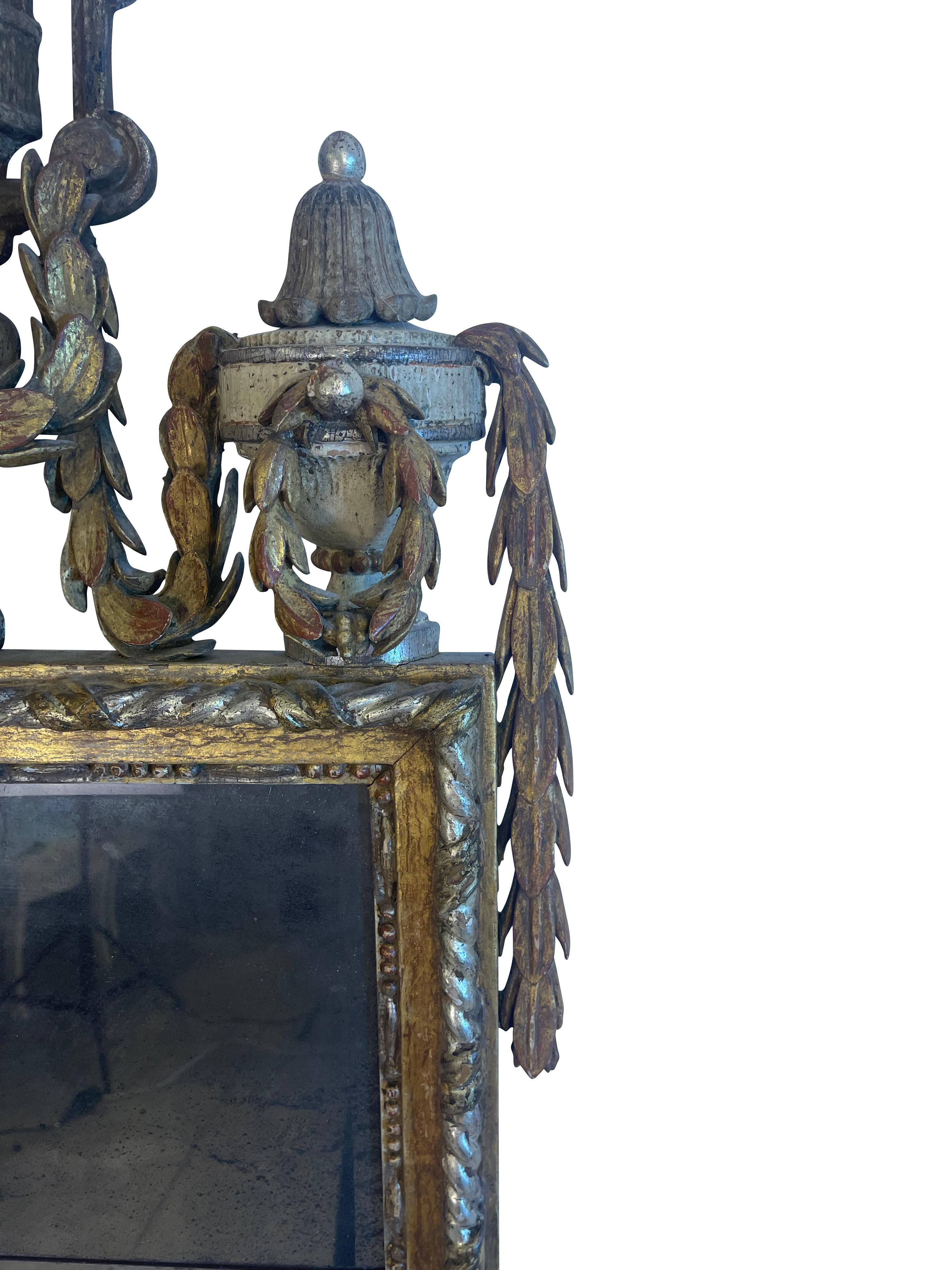 Versilberter und vergoldeter schwedischer neoklassizistischer Spiegel mit Originalglas (Schwedisch) im Angebot