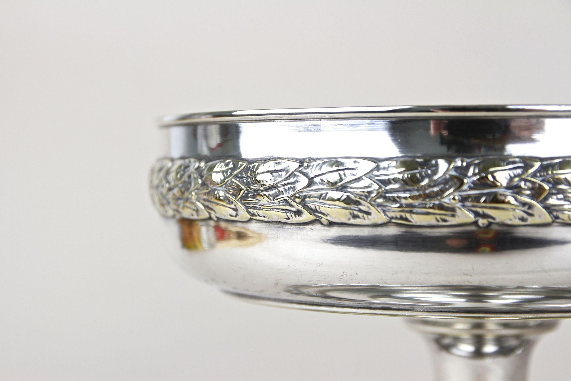 Centrotavola/ciotola Art Nouveau argentata con vassoio WMF, Austria 1915 ca. in vendita 2