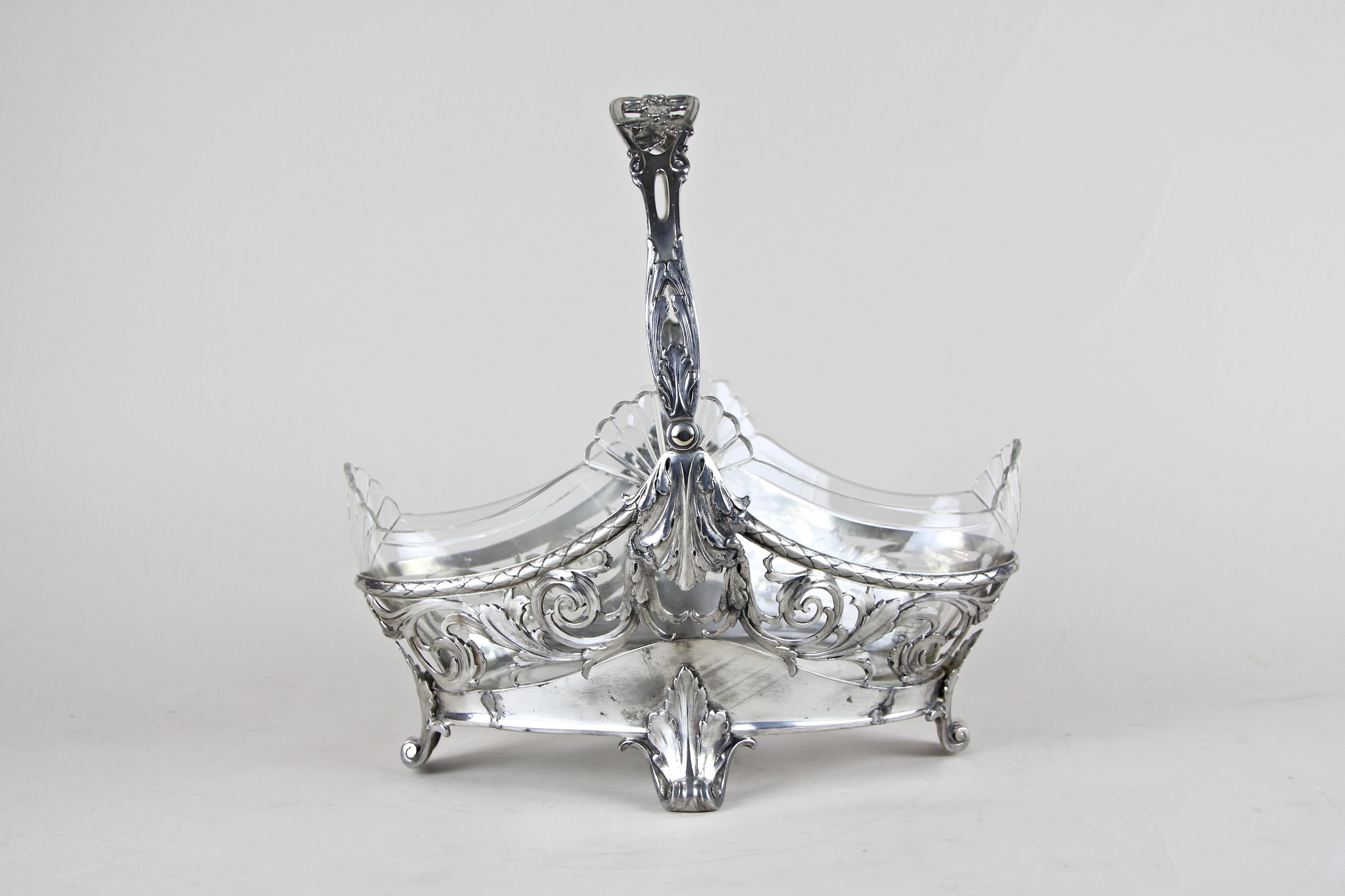 Made in Krefeld – Germany, circa 1910 by the famous company of J.P. Kayser (Kayserzinn) this beautiful Art Nouveau Centerpiece shows a fantastic open worked and silvered tin basket with an outstanding floral design. In this basket sits a beautiful