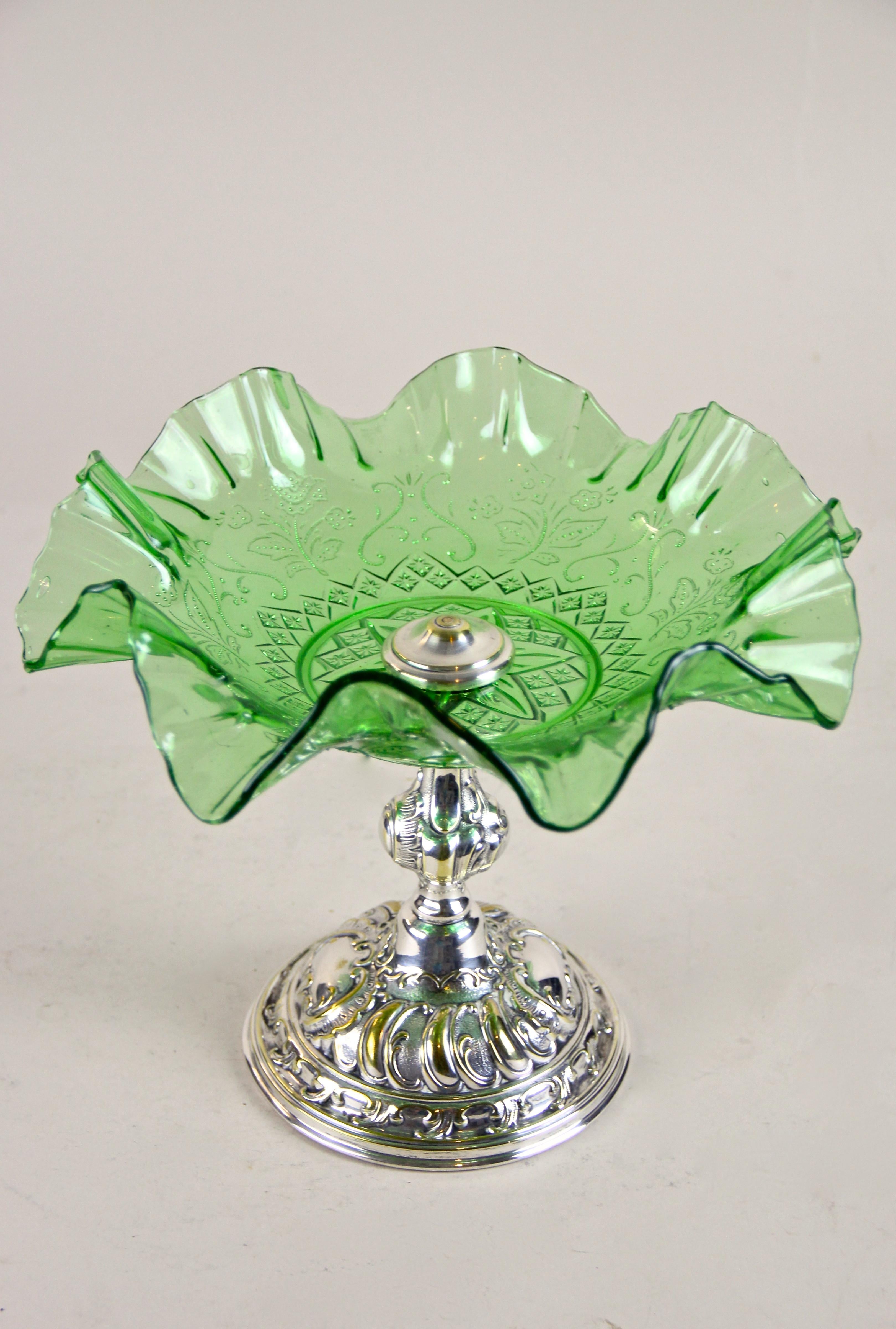 Silvered Art Nouveau Centerpiece with Ruffled Glass Bowl, Austria, circa 1900 In Good Condition In Lichtenberg, AT