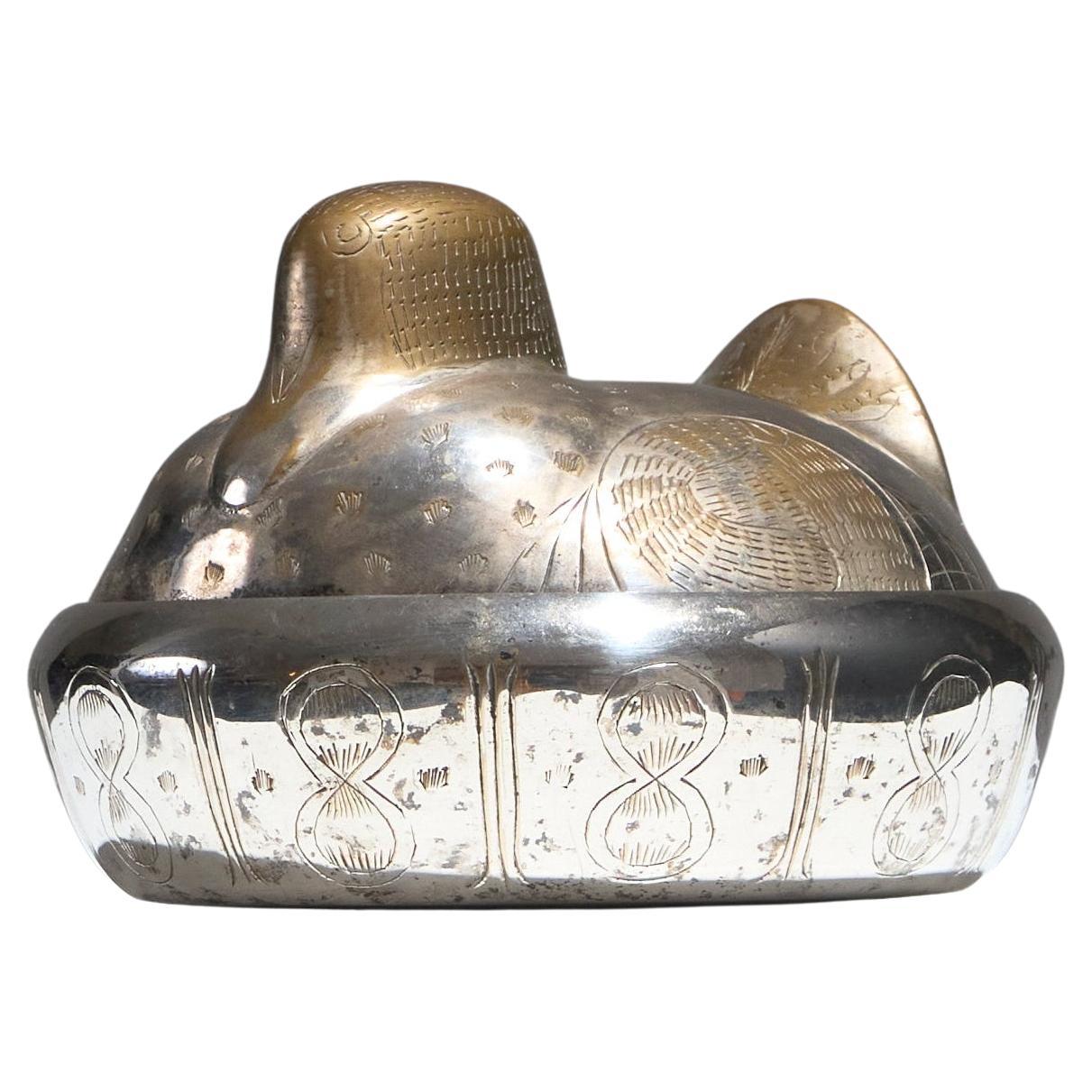 Boîte "poule" en laiton argenté, 1970 en vente