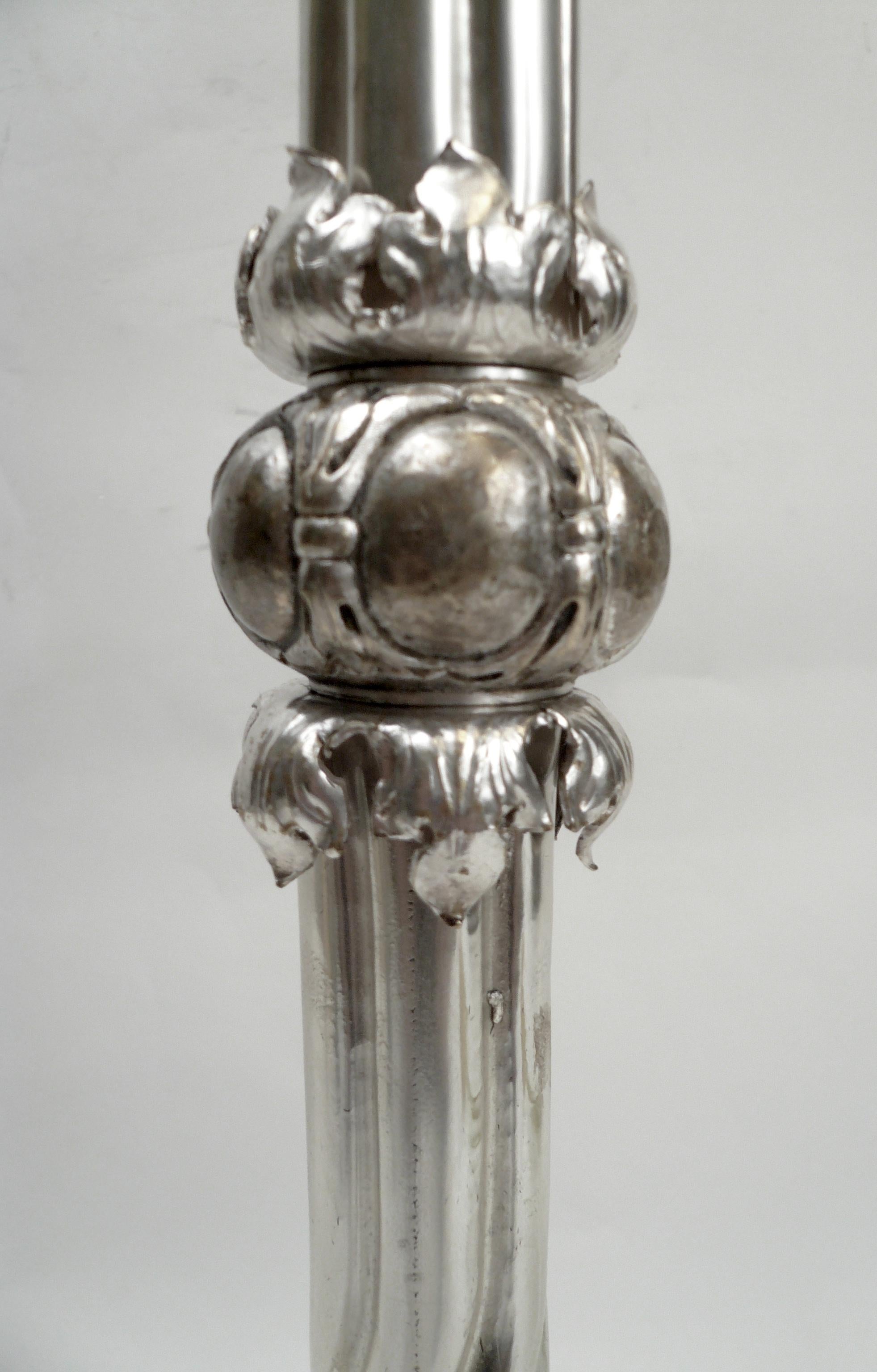 Américain Lampe de table Arts & Crafts en bronze argenté en vente