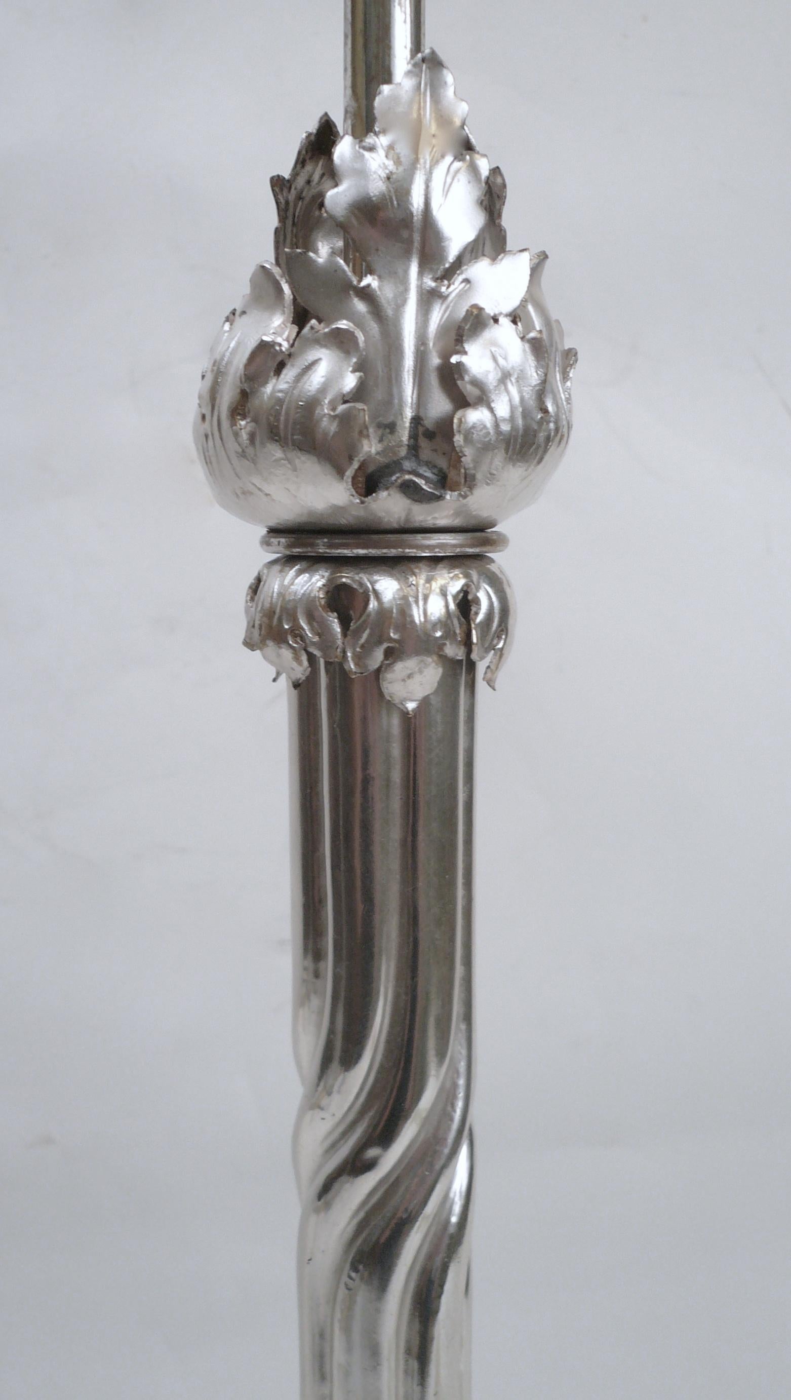 Argenté Lampe de table Arts & Crafts en bronze argenté en vente