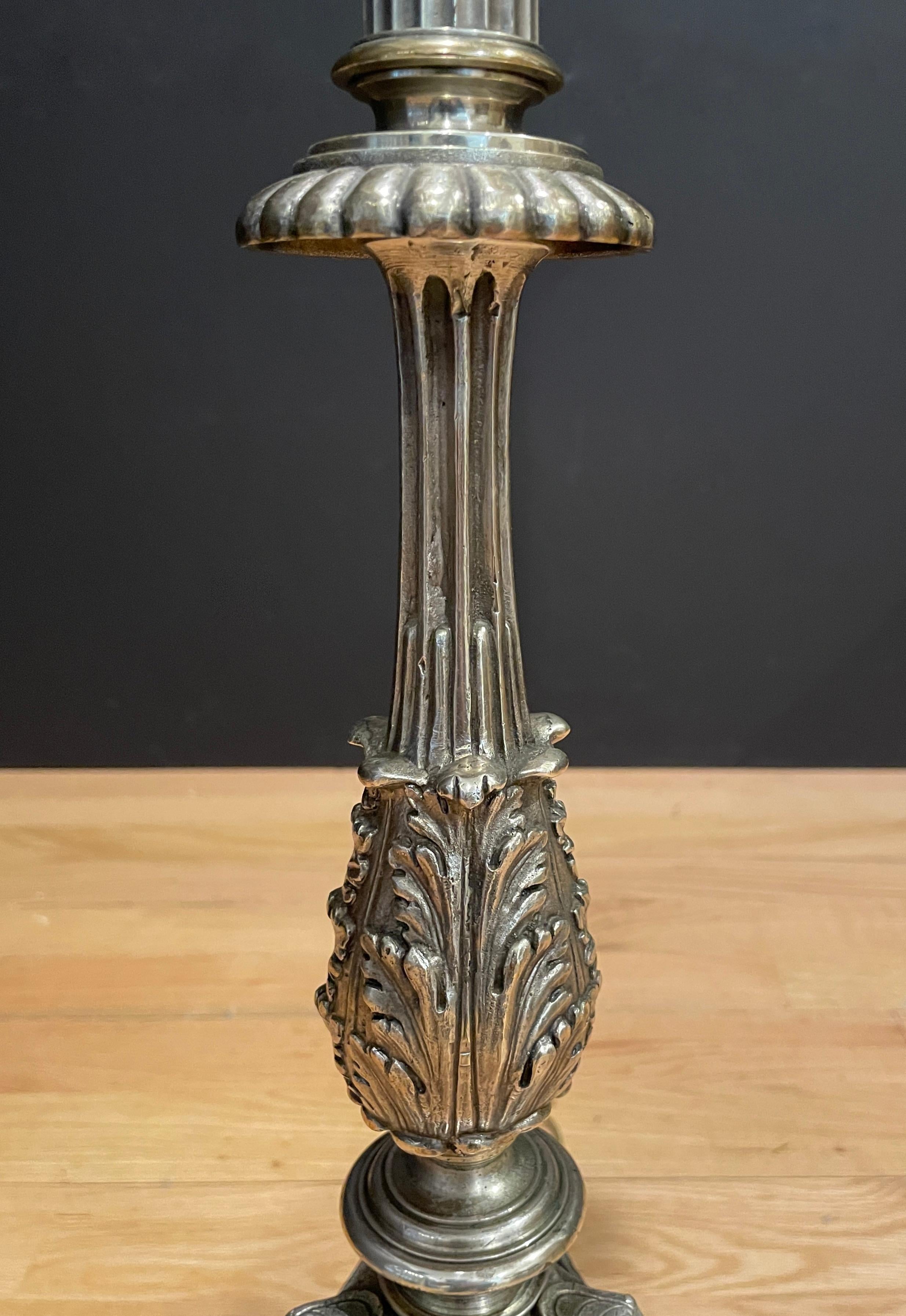 Argenté Lampadaire baroque ancien en bronze argenté en vente