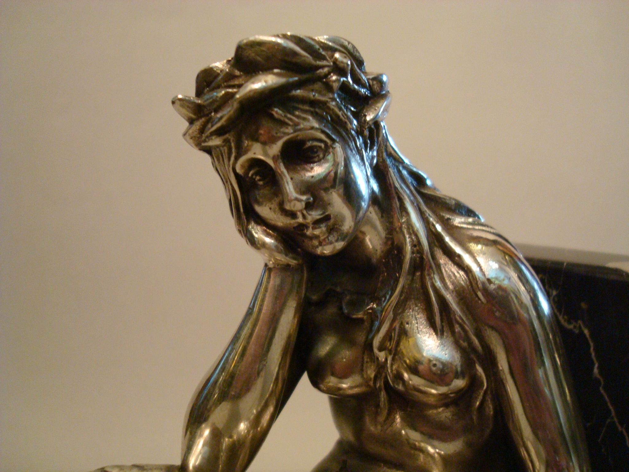 Versilberte Bronze-Buchstützen-Skulpturen einer Meerjungfrau und eines Seemanns, Frankreich, 1900 im Angebot 1