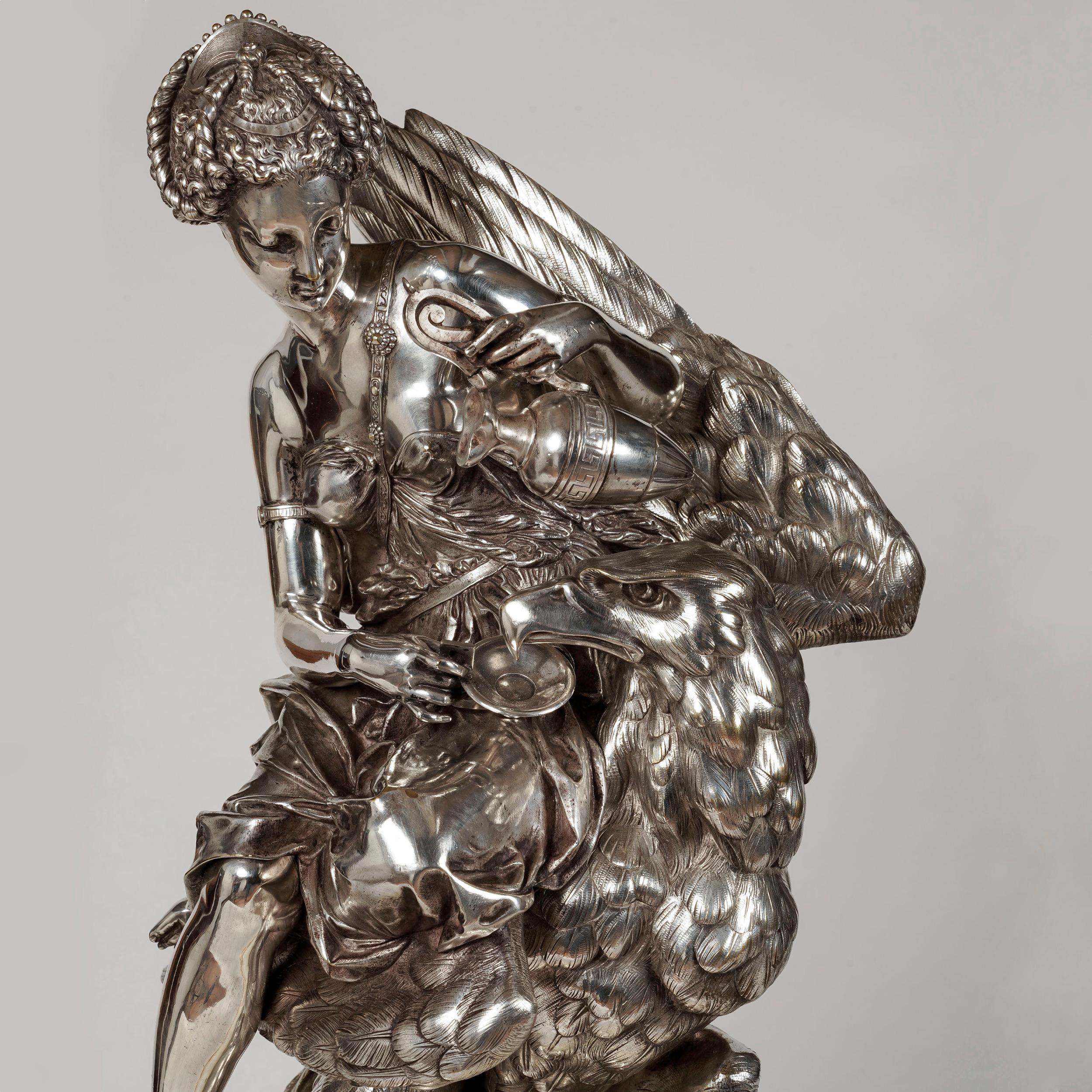 Argenté Ensemble d'horloges en bronze argenté représentant Hebe et l'aigle de Jupiter par Charpentier & Co en vente
