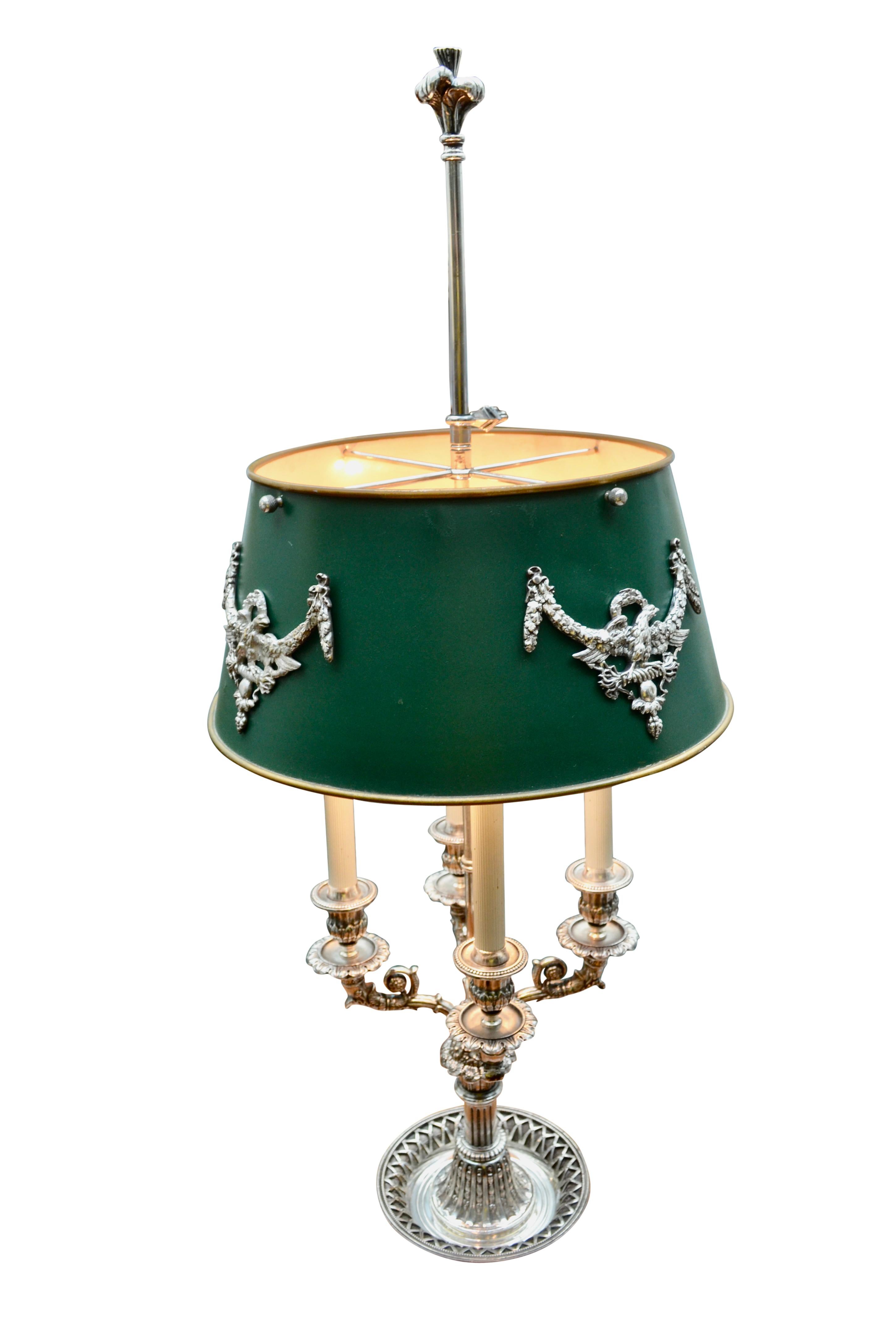 20ième siècle Lampe bouillotte en bronze argenté de style Empire français en vente