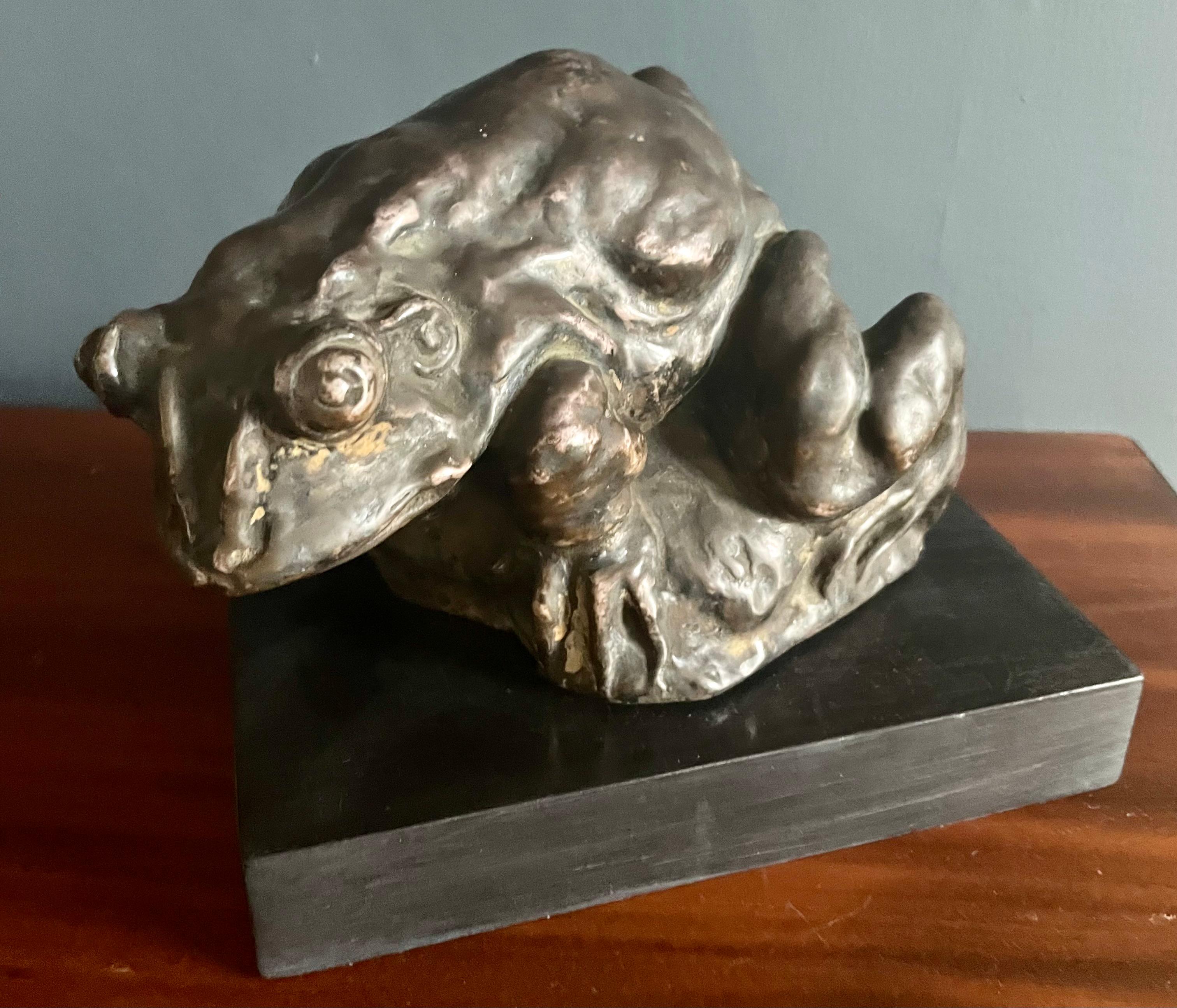 Silvered bronze frog sculpture. Antique glazed Italian terracotta silvered bronze naturalistic frog statue on ebonized wood base. Italy, early 19th century

Dimensions: 7.5