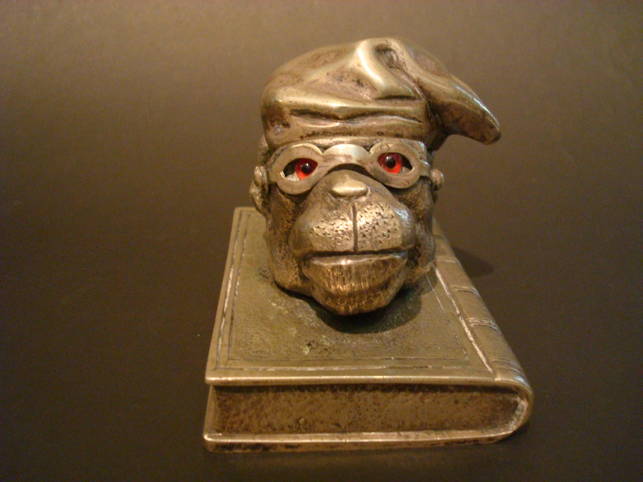 Silvered Bronze Monkey Wearing a Hat Inkwell, France, 1900 For Sale 4