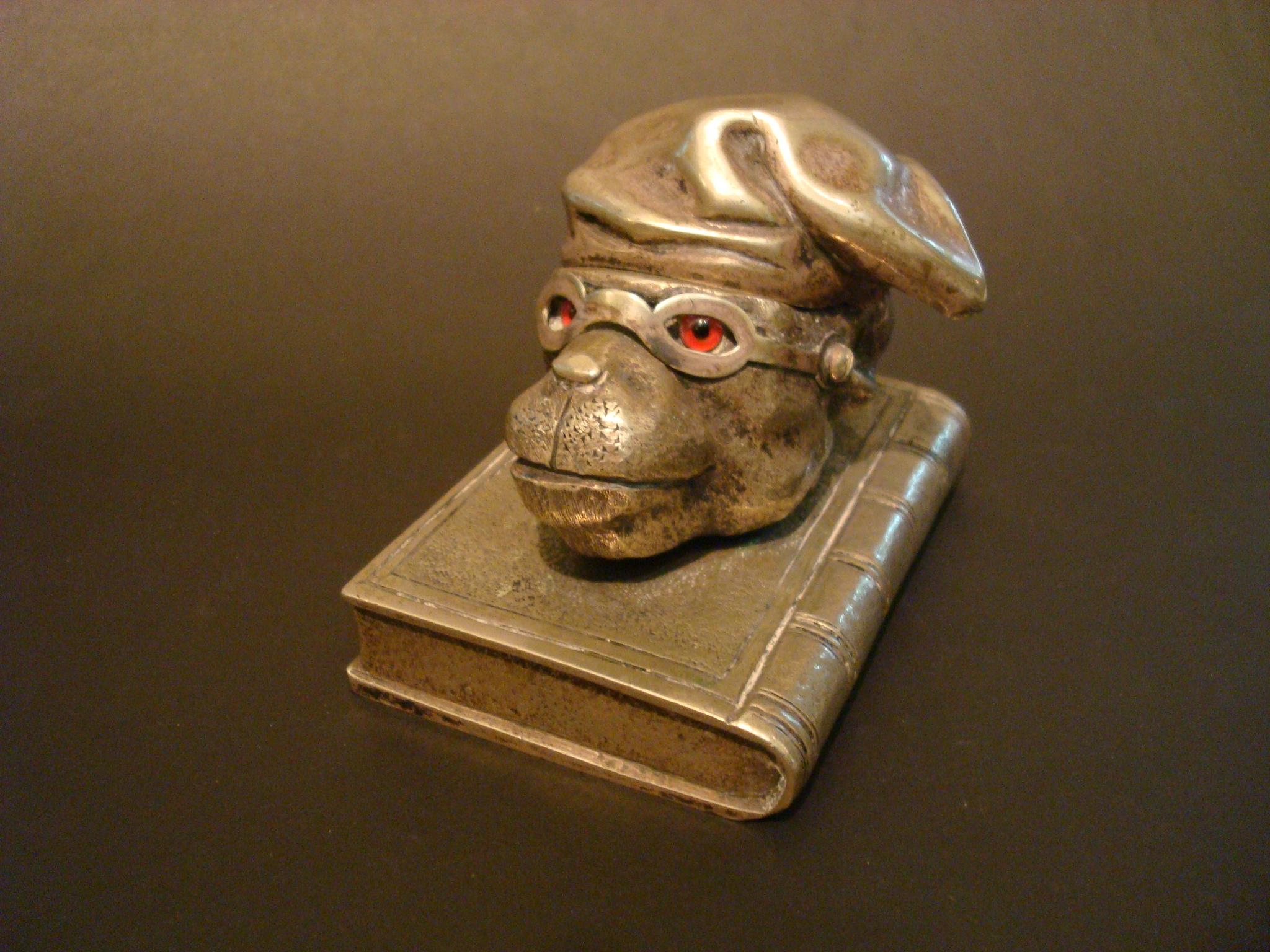 Silvered Bronze Monkey Wearing a Hat Inkwell, France, 1900 For Sale 2