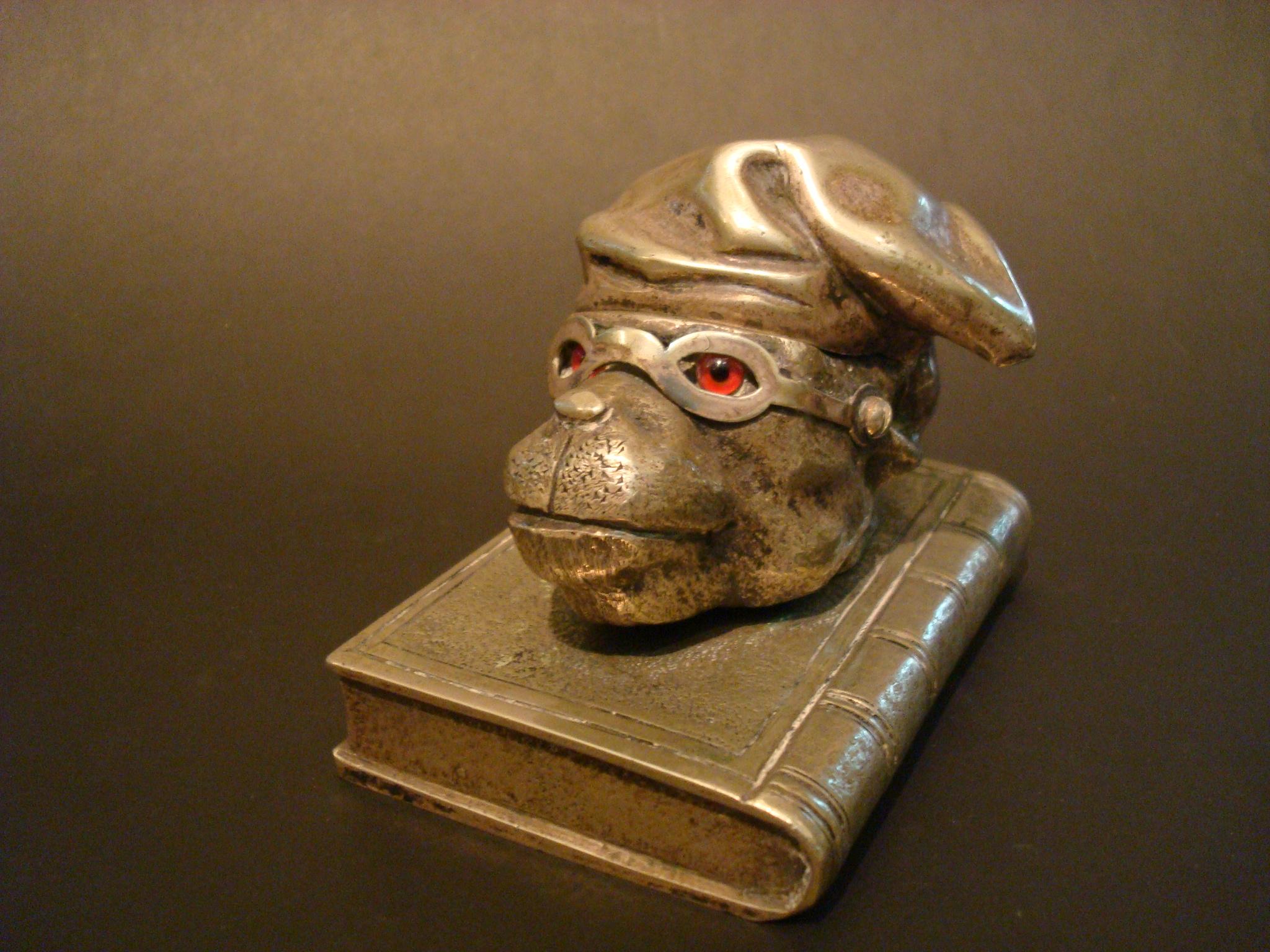 Silvered Bronze Monkey Wearing a Hat Inkwell, France, 1900 For Sale 3