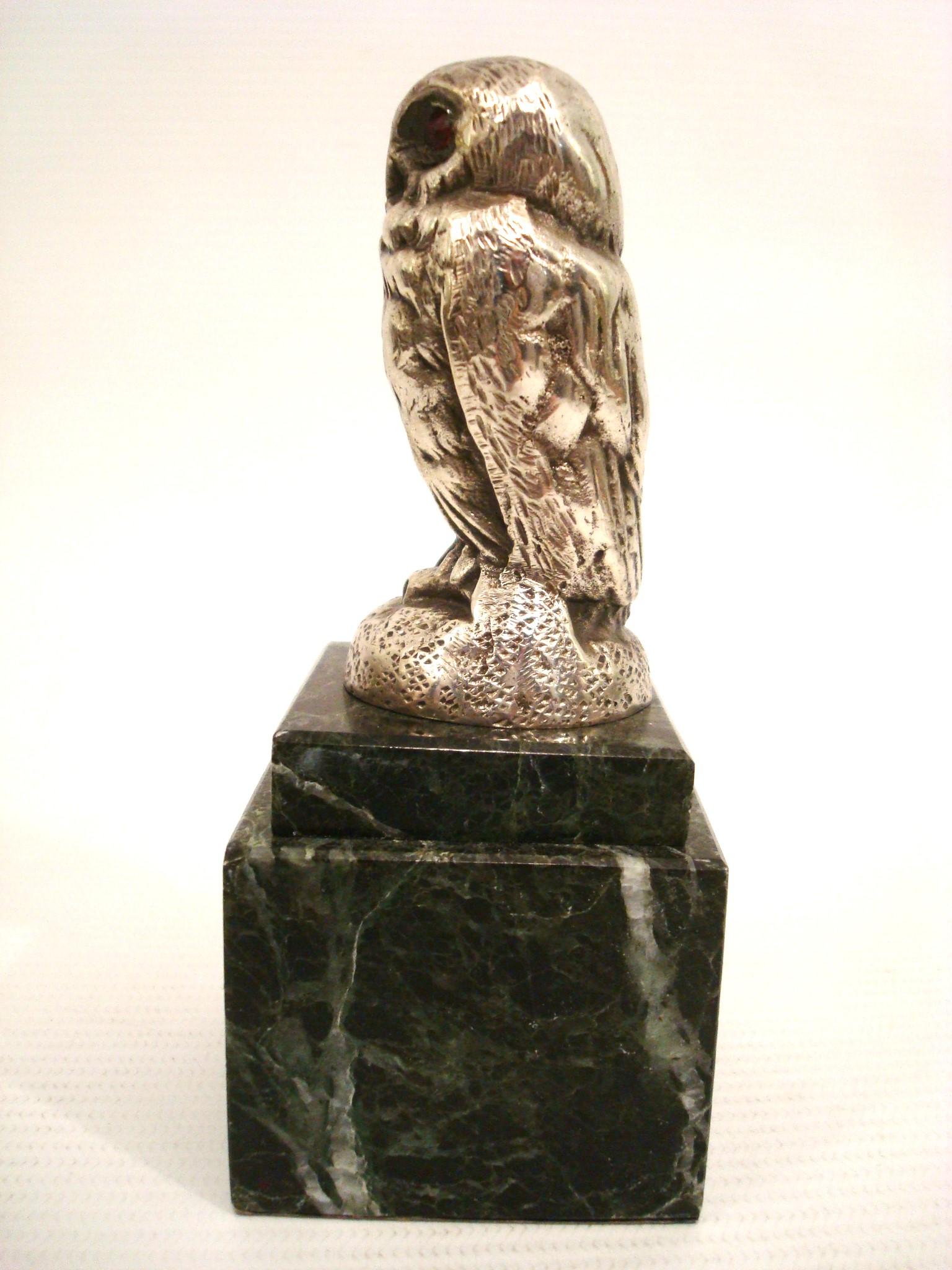 Escultura / Pisapapeles de búho de bronce plateado. 1920's Alemán en venta
