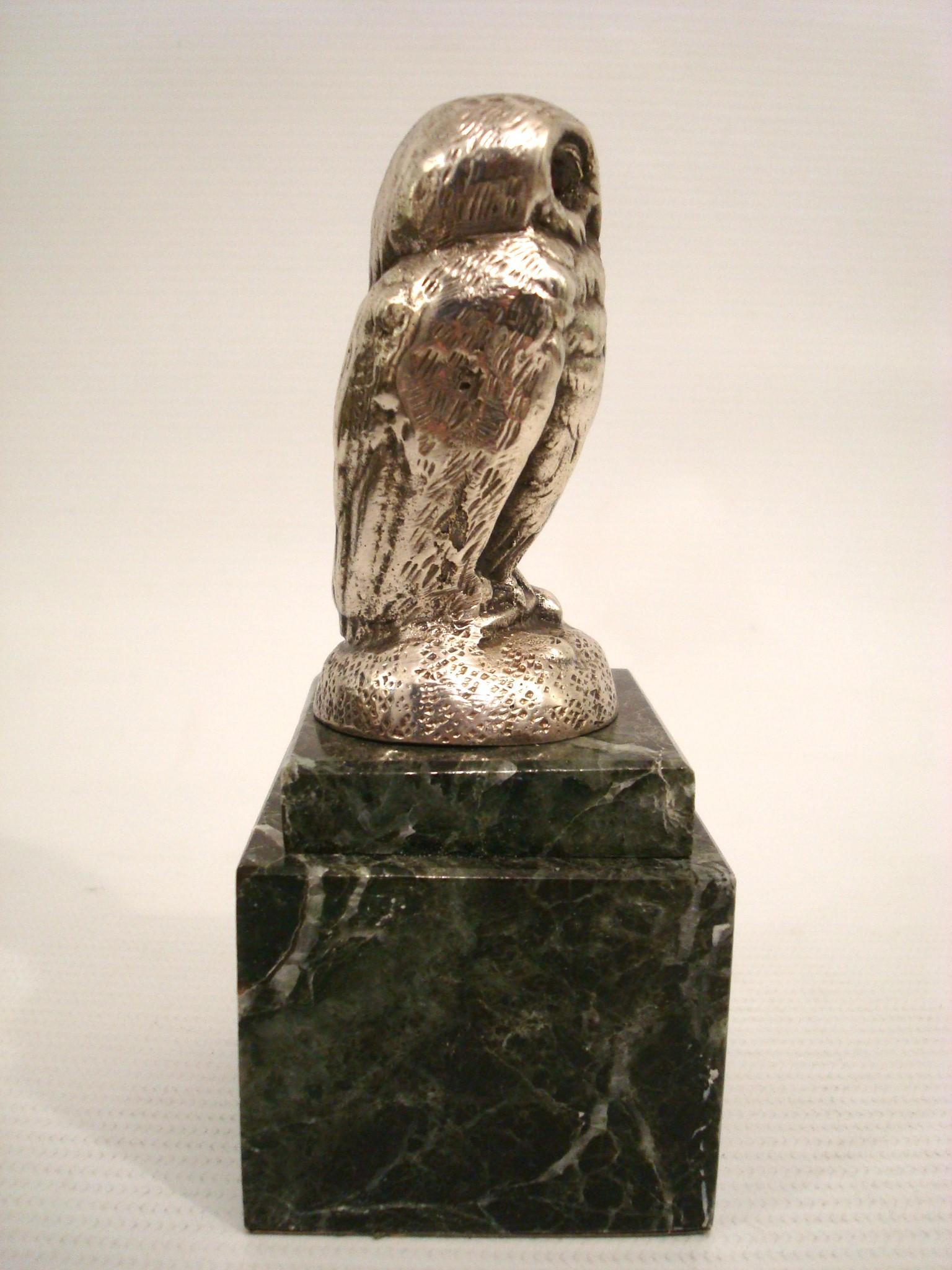 Escultura / Pisapapeles de búho de bronce plateado. 1920's en Bueno estado para la venta en Buenos Aires, Olivos
