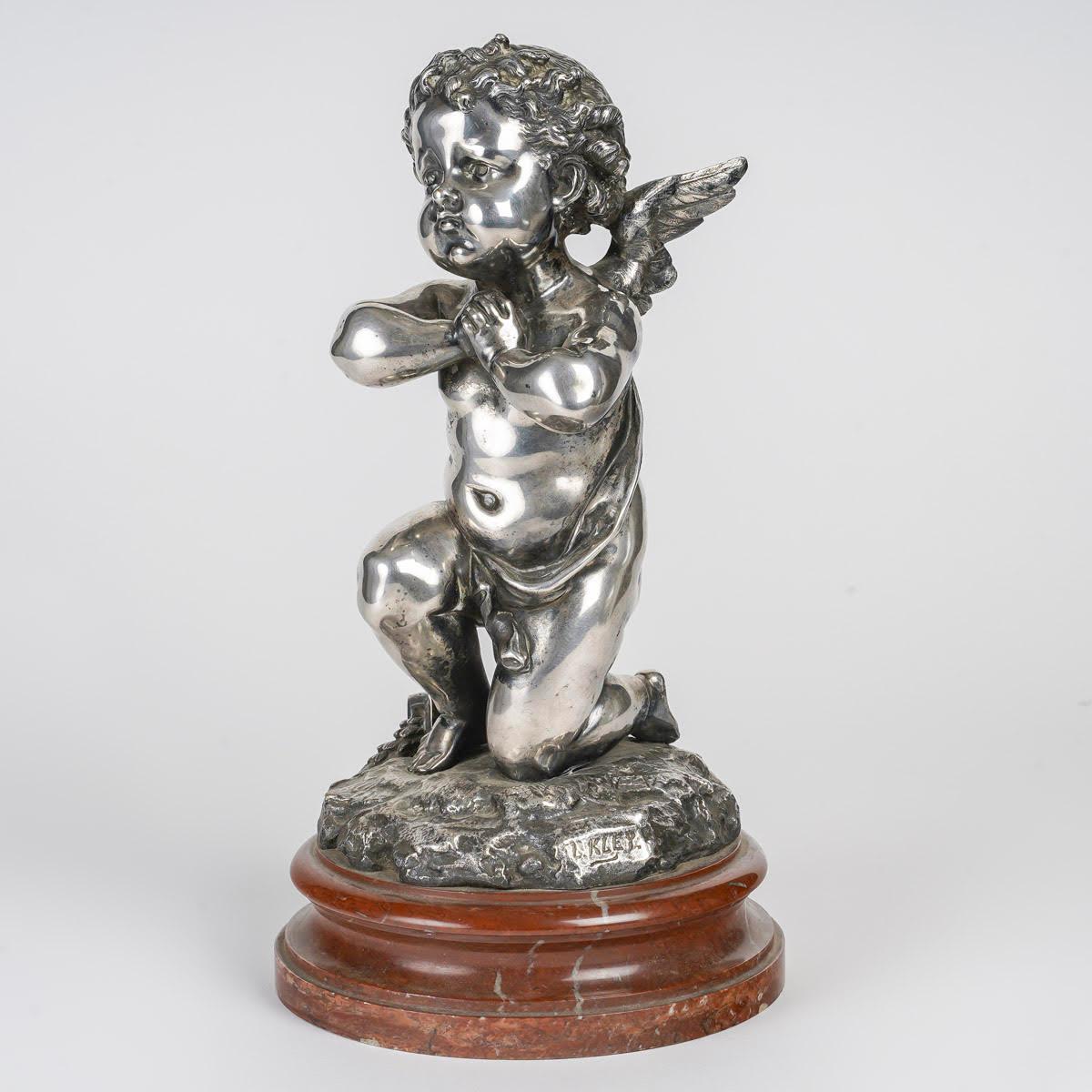 Sculpture en bronze argenté de Louis Kley, XIXe siècle, période Napoléon III.

Sculpture d'époque Napoléon III, vers 1877 par Louis Kley, représentant un Angelot en bronze argenté, socle en marbre rouge.
h : 33cm, p : 17cm