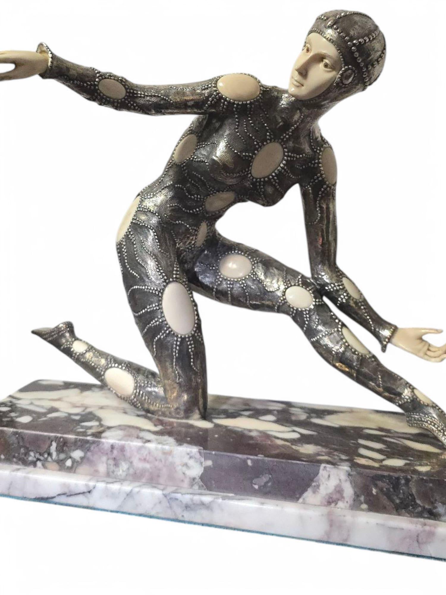 Scultura in bronzo argentato firmata Demètre H. Chiparus in vendita 6