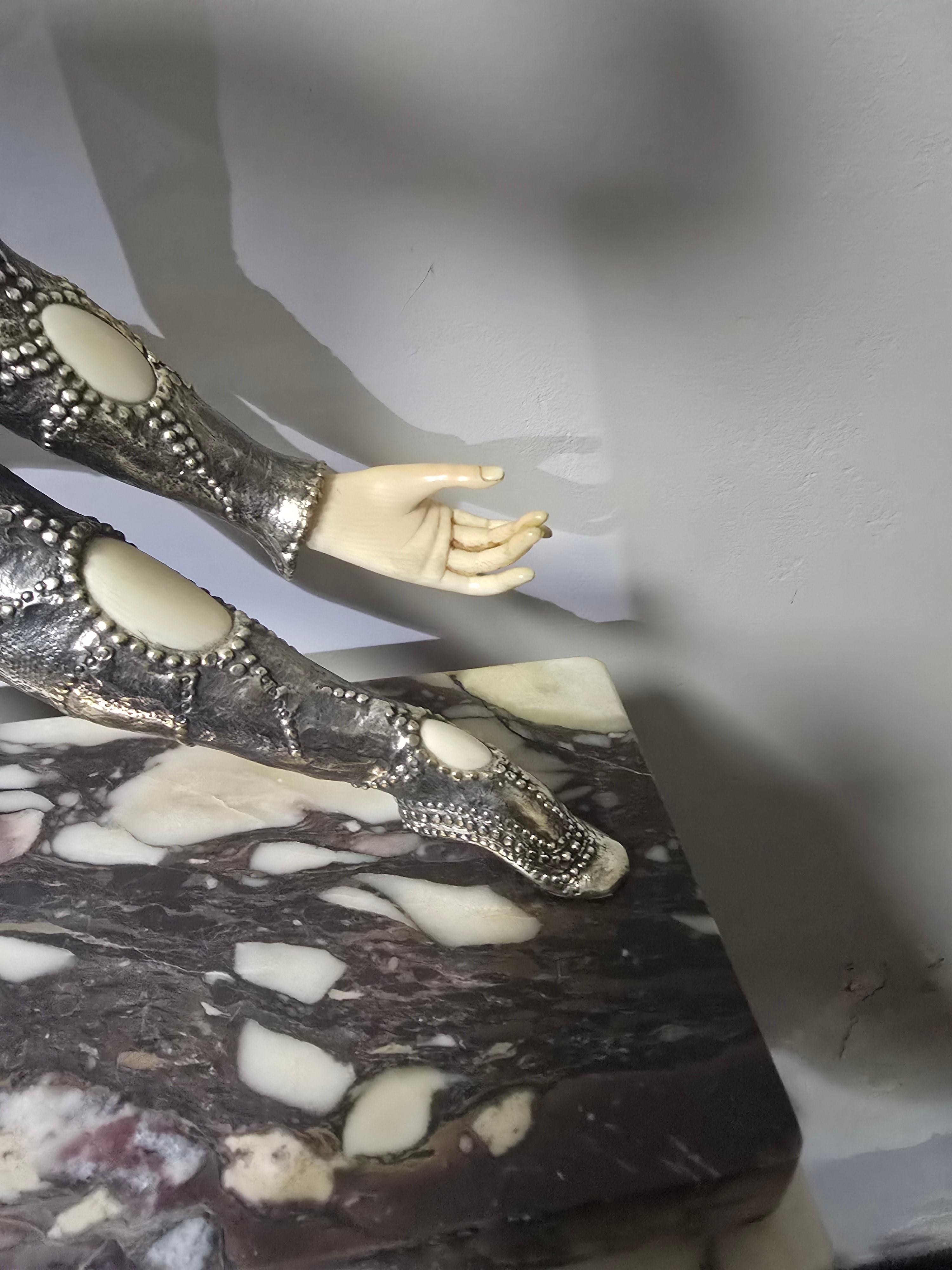 Inizio XX secolo Scultura in bronzo argentato firmata Demètre H. Chiparus in vendita