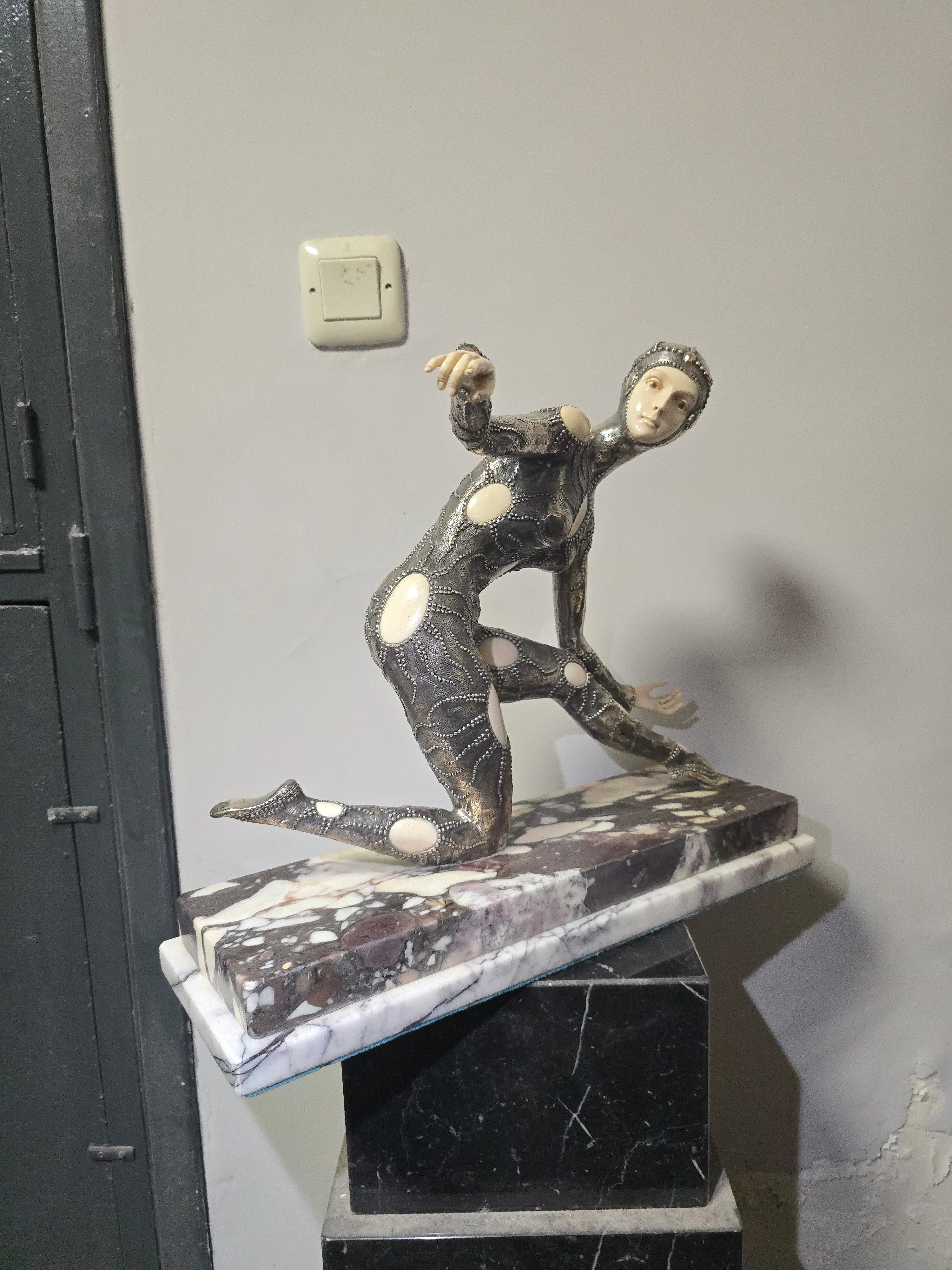 Scultura in bronzo argentato firmata Demètre H. Chiparus in vendita 1