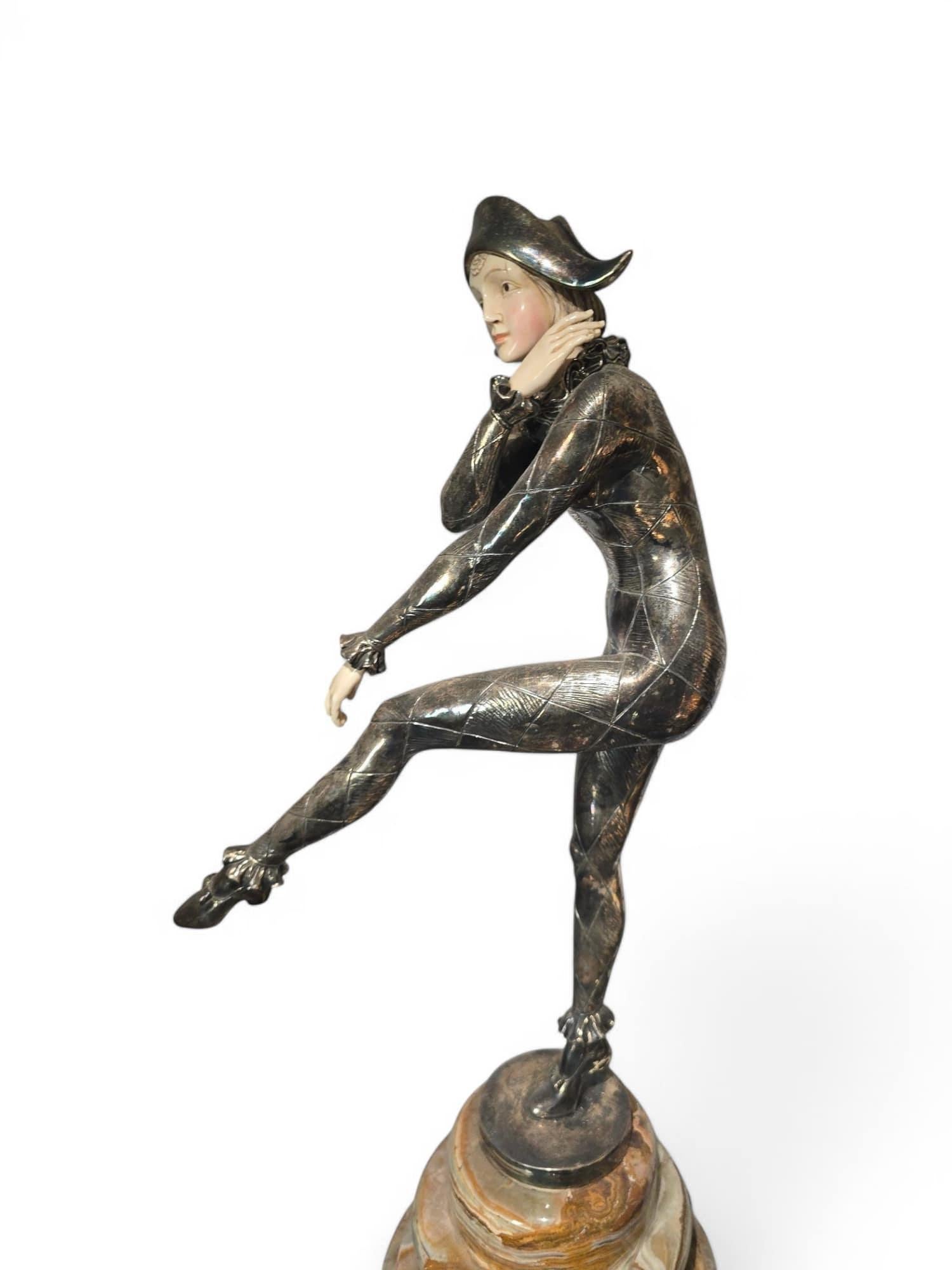 Scultura in bronzo argentato sugned Demètre H. Chiparus - 74 cm in vendita 2