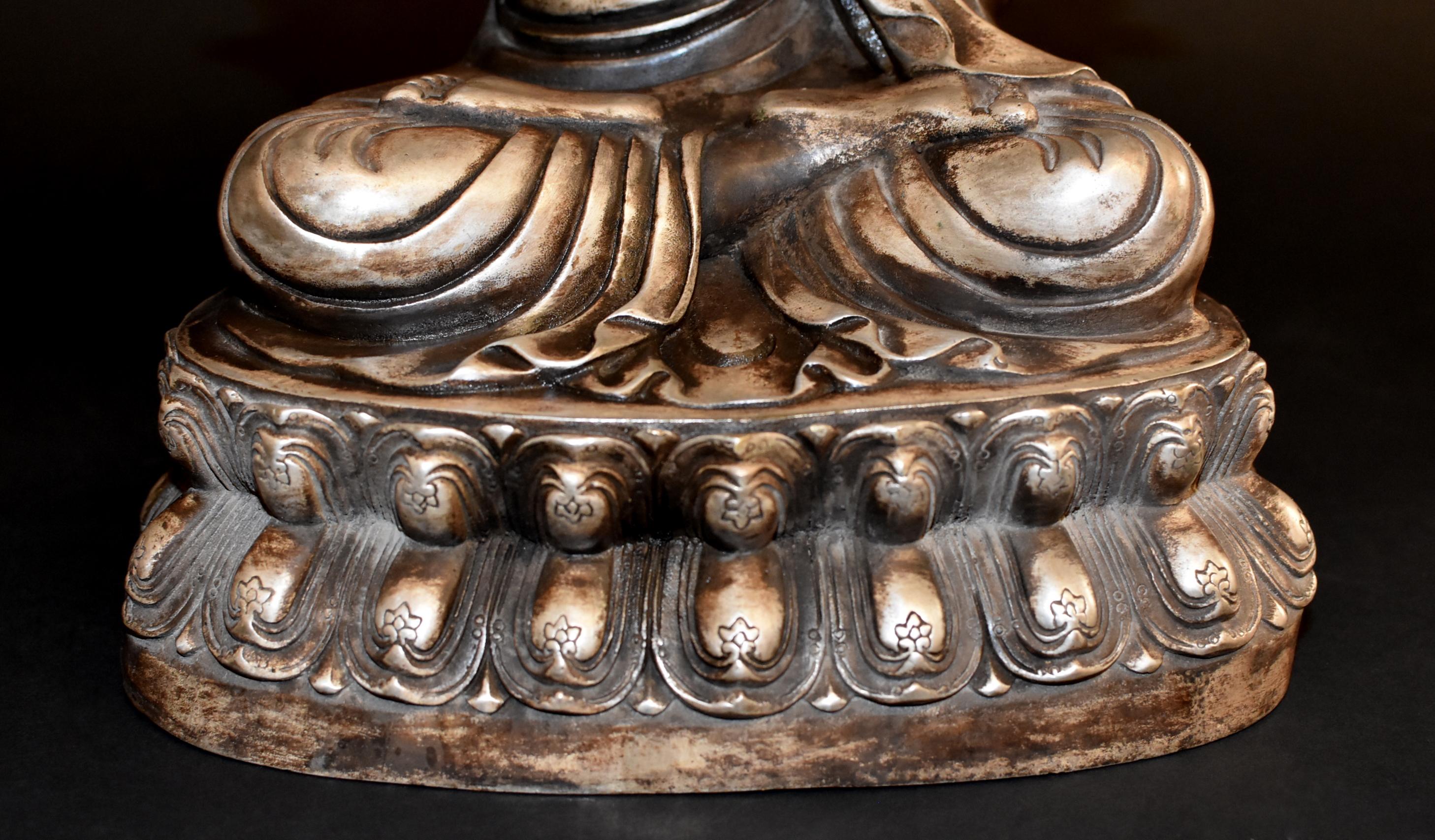 Versilberte Bronzestatue der tibetischen Tsongkhapa-Statue im Angebot 7