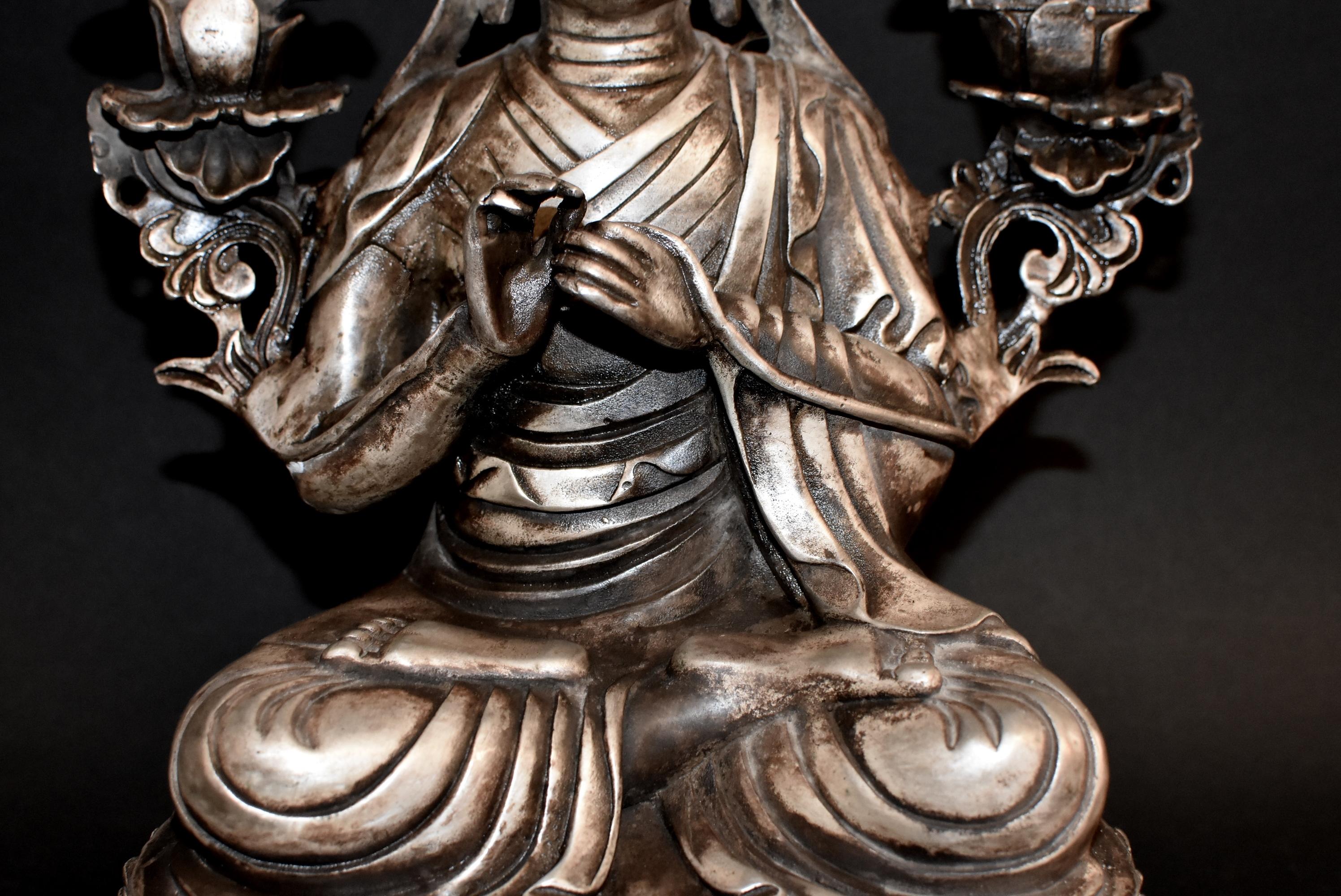 Versilberte Bronzestatue der tibetischen Tsongkhapa-Statue (Tibetisch) im Angebot