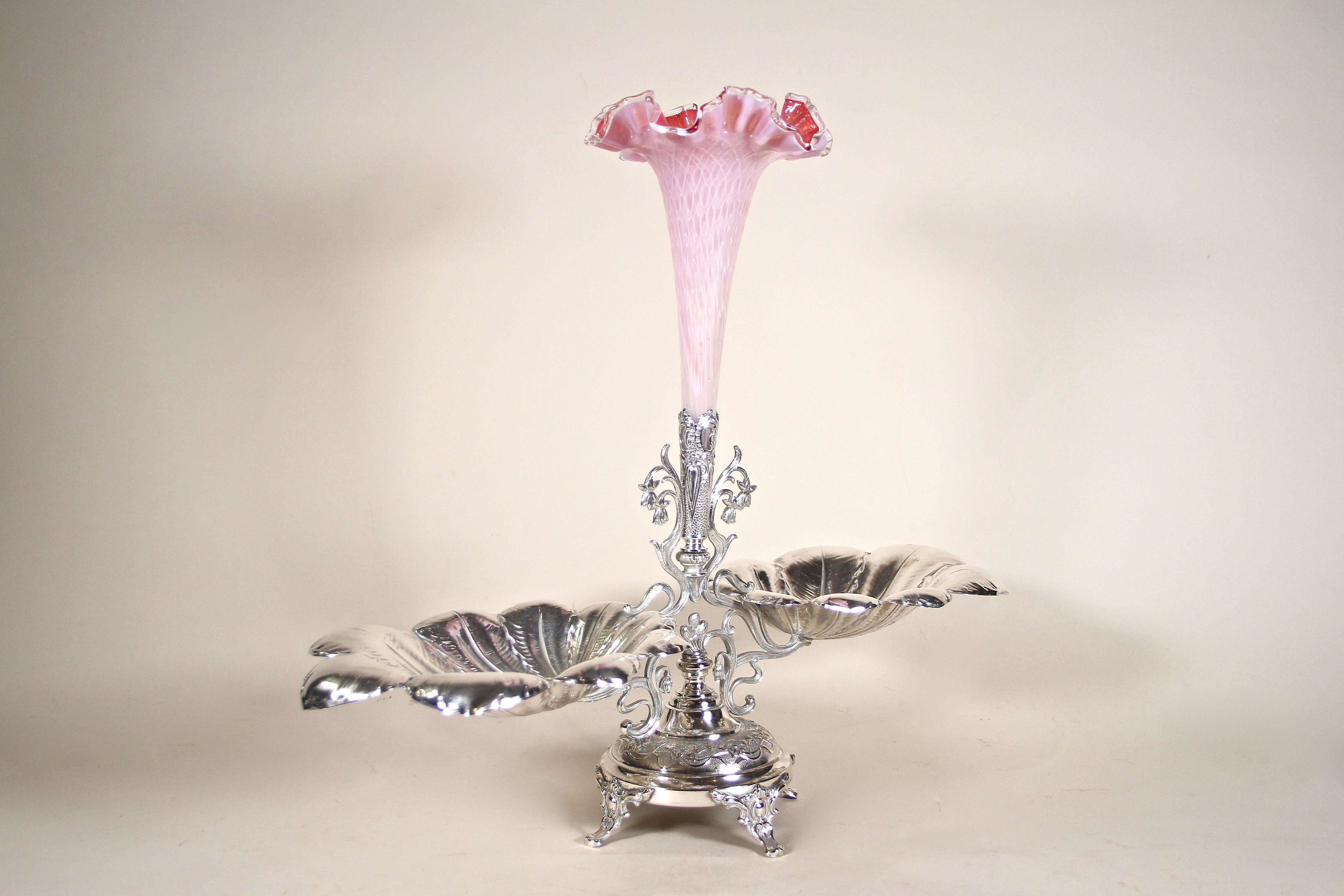 Silvered Centerpiece with Frilly Glass Vase Art Nouveau, Austria, circa 1900 5