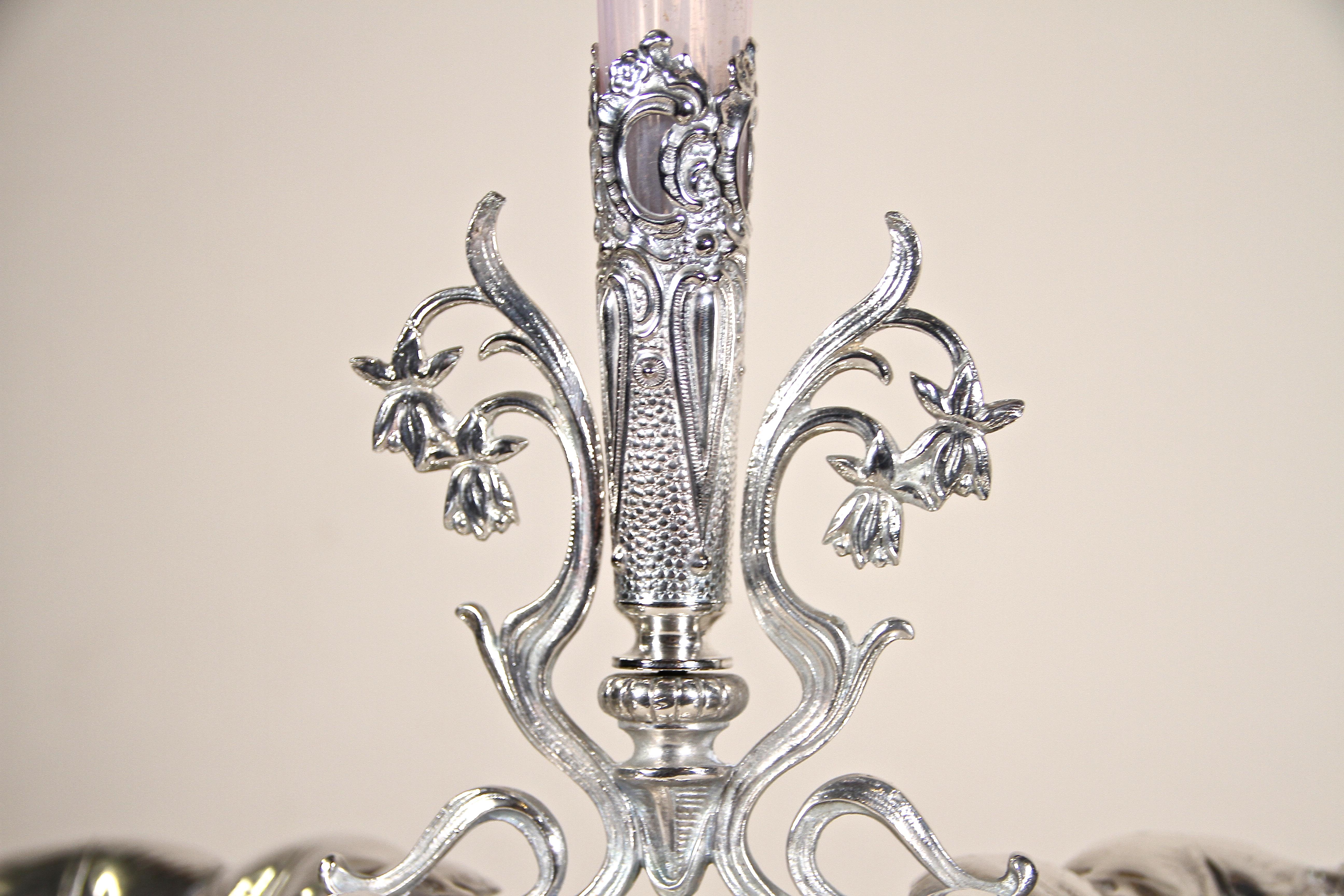 Silvered Centerpiece with Frilly Glass Vase Art Nouveau, Austria, circa 1900 7