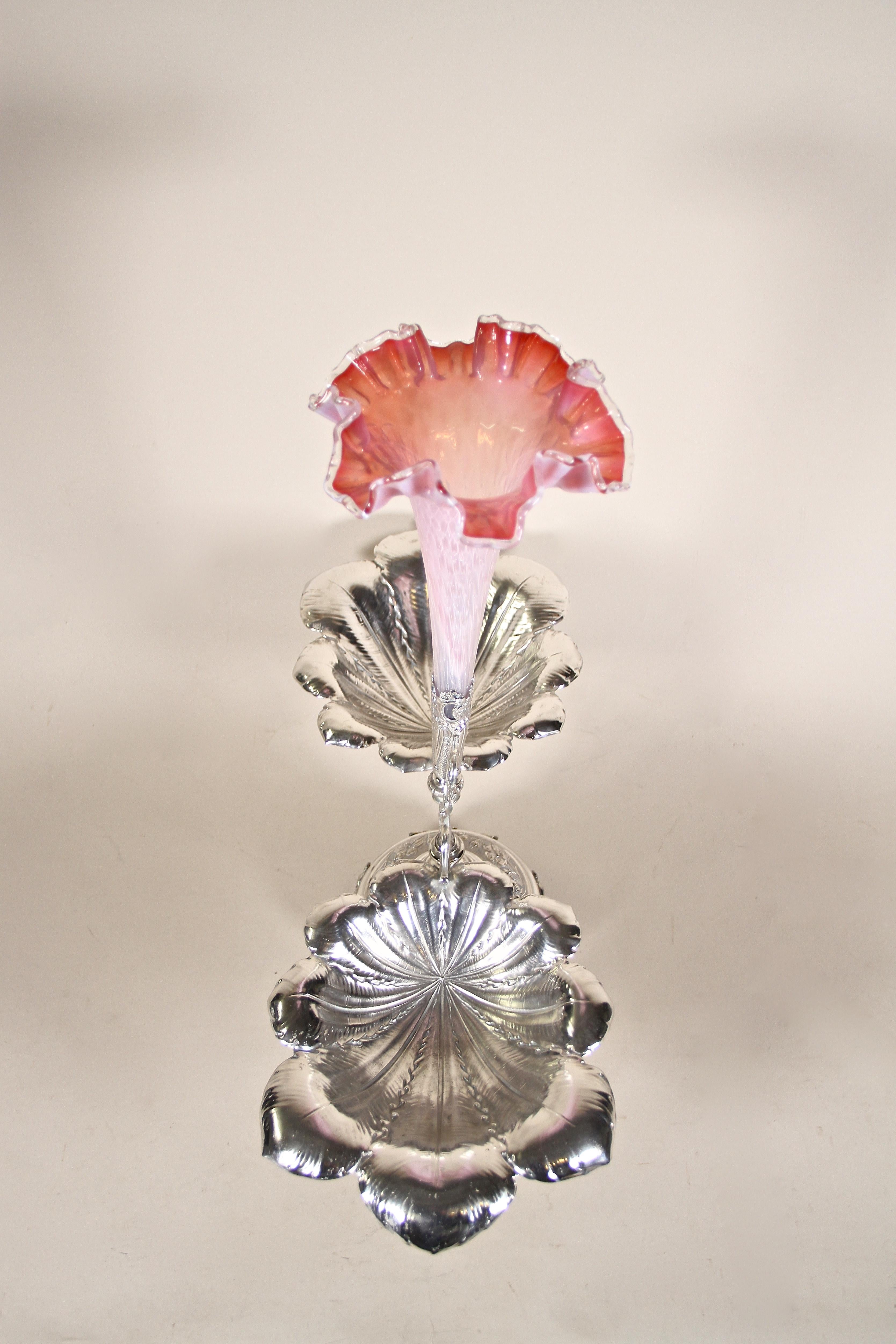 Silvered Centerpiece with Frilly Glass Vase Art Nouveau, Austria, circa 1900 10