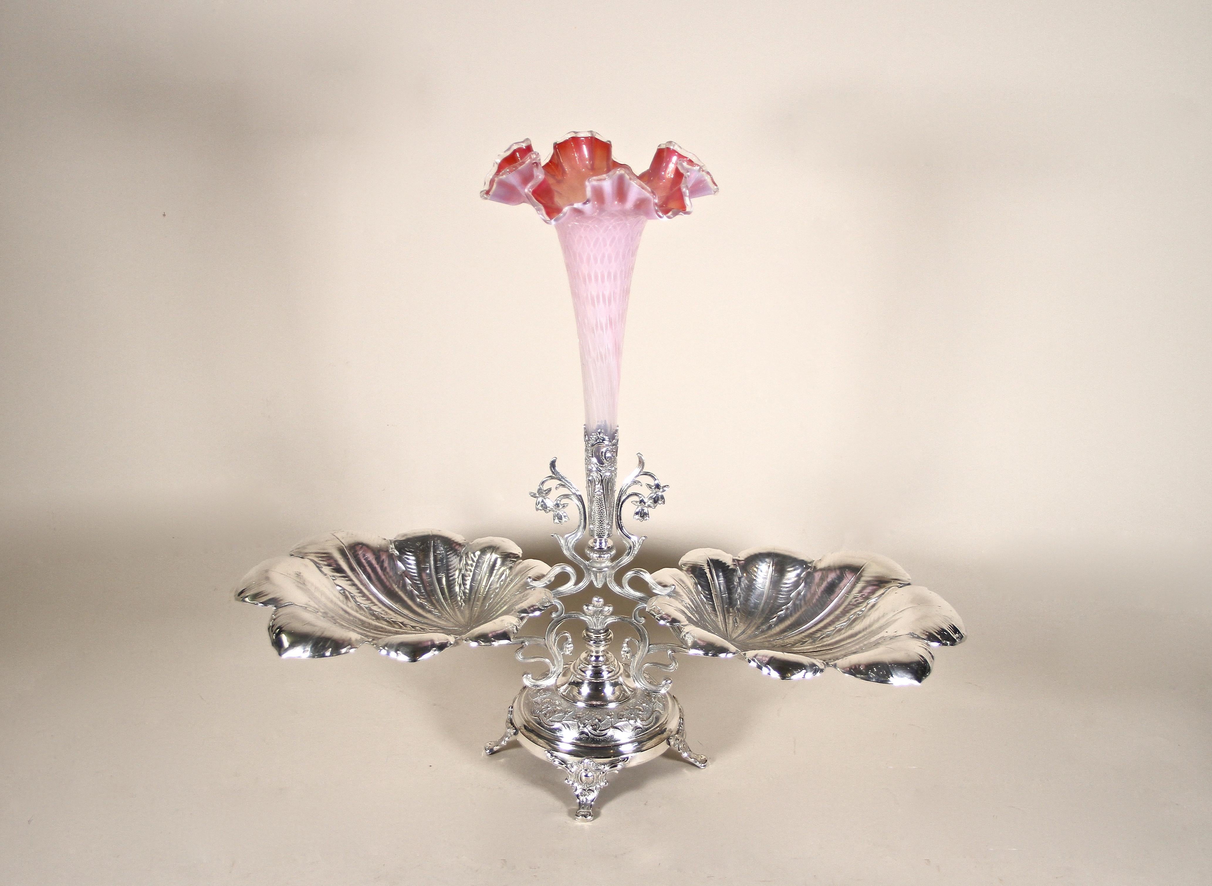 Silvered Centerpiece with Frilly Glass Vase Art Nouveau, Austria, circa 1900 11