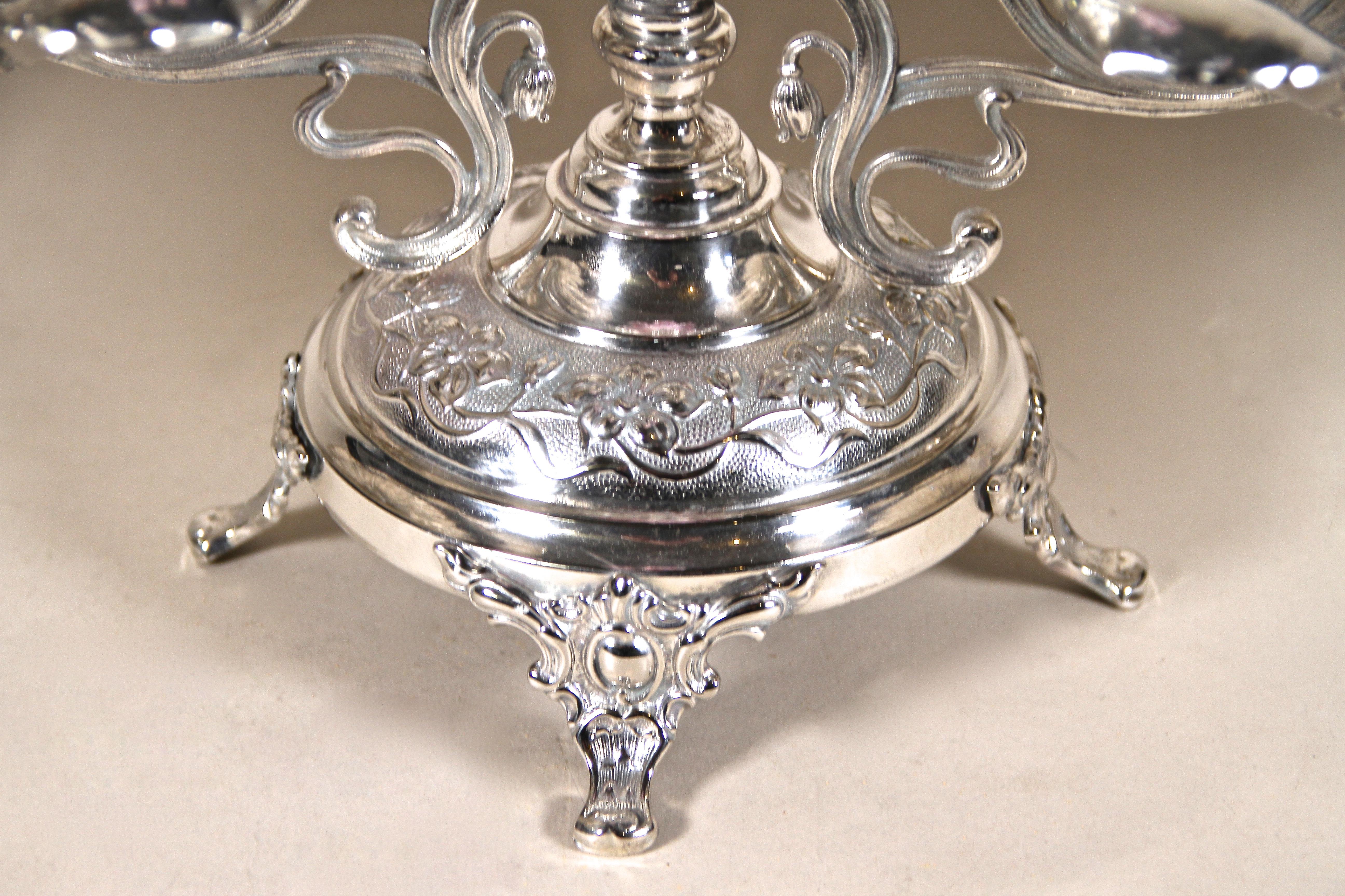 Silvered Centerpiece with Frilly Glass Vase Art Nouveau, Austria, circa 1900 In Good Condition In Lichtenberg, AT