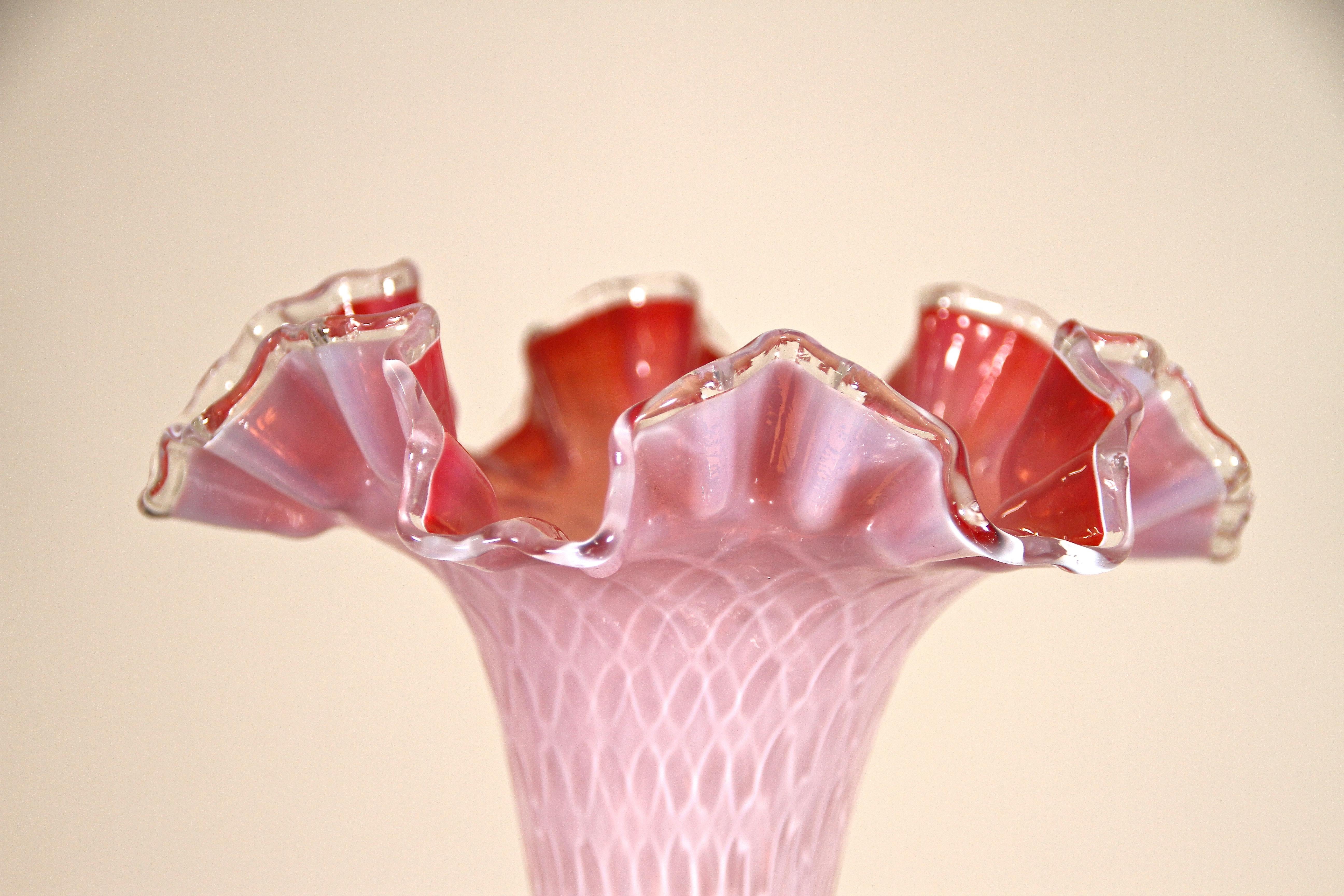 Silvered Centerpiece with Frilly Glass Vase Art Nouveau, Austria, circa 1900 3