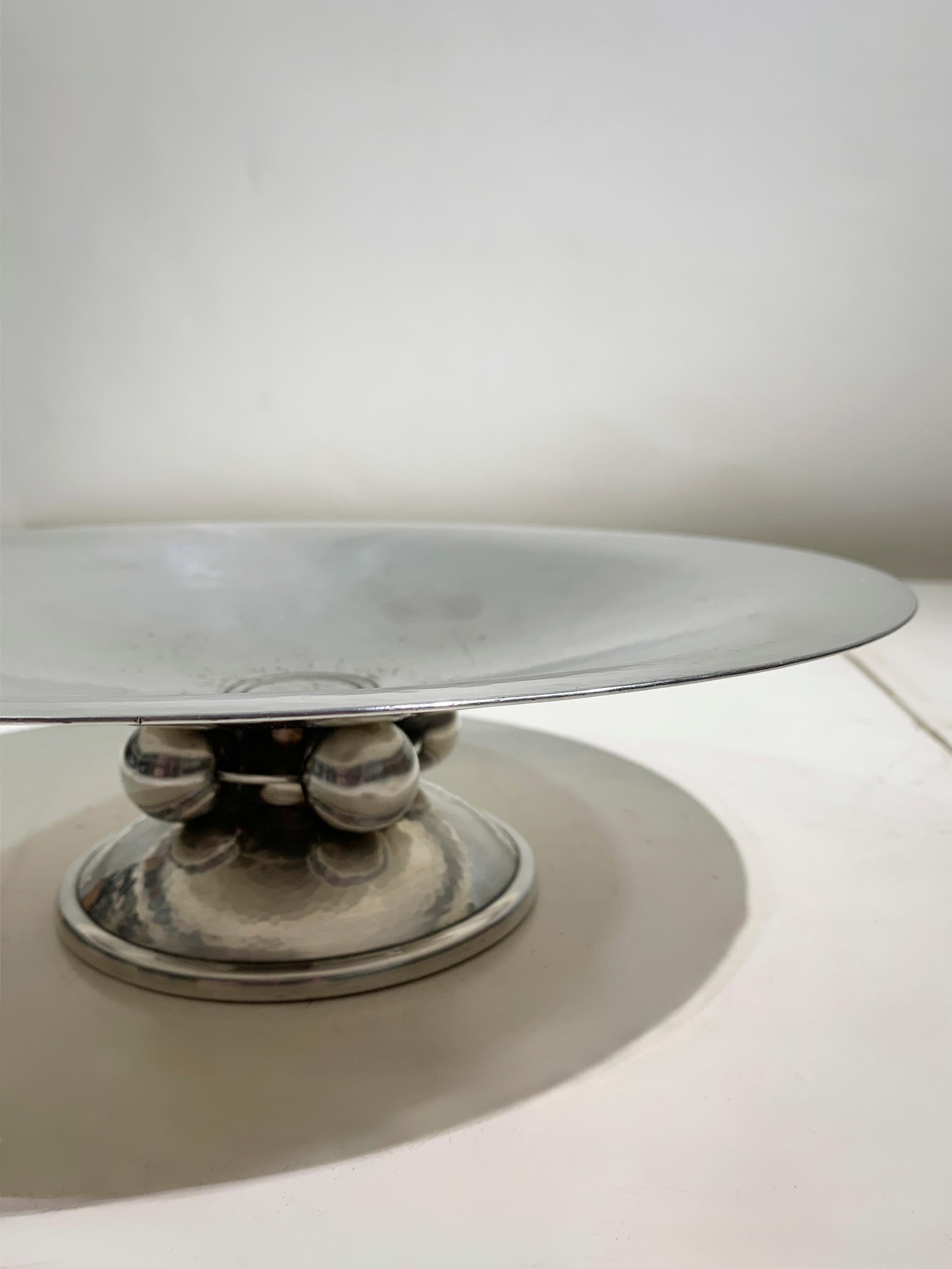 Silvered Hammered Metal Art Deco Coupe by Luc Lanel for Christofle, Hallmark (Versilberung) im Angebot