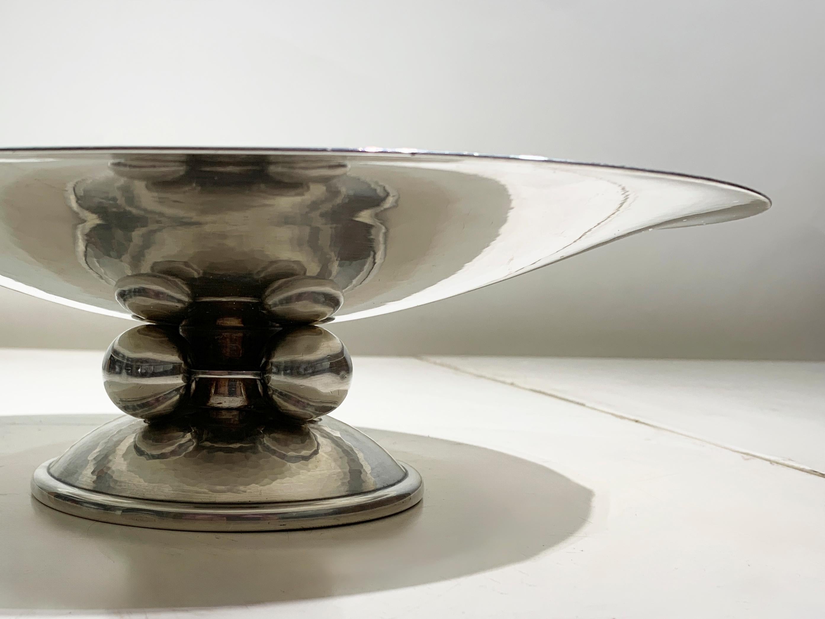 Silvered Hammered Metal Art Deco Coupe by Luc Lanel for Christofle, Hallmark im Angebot 1