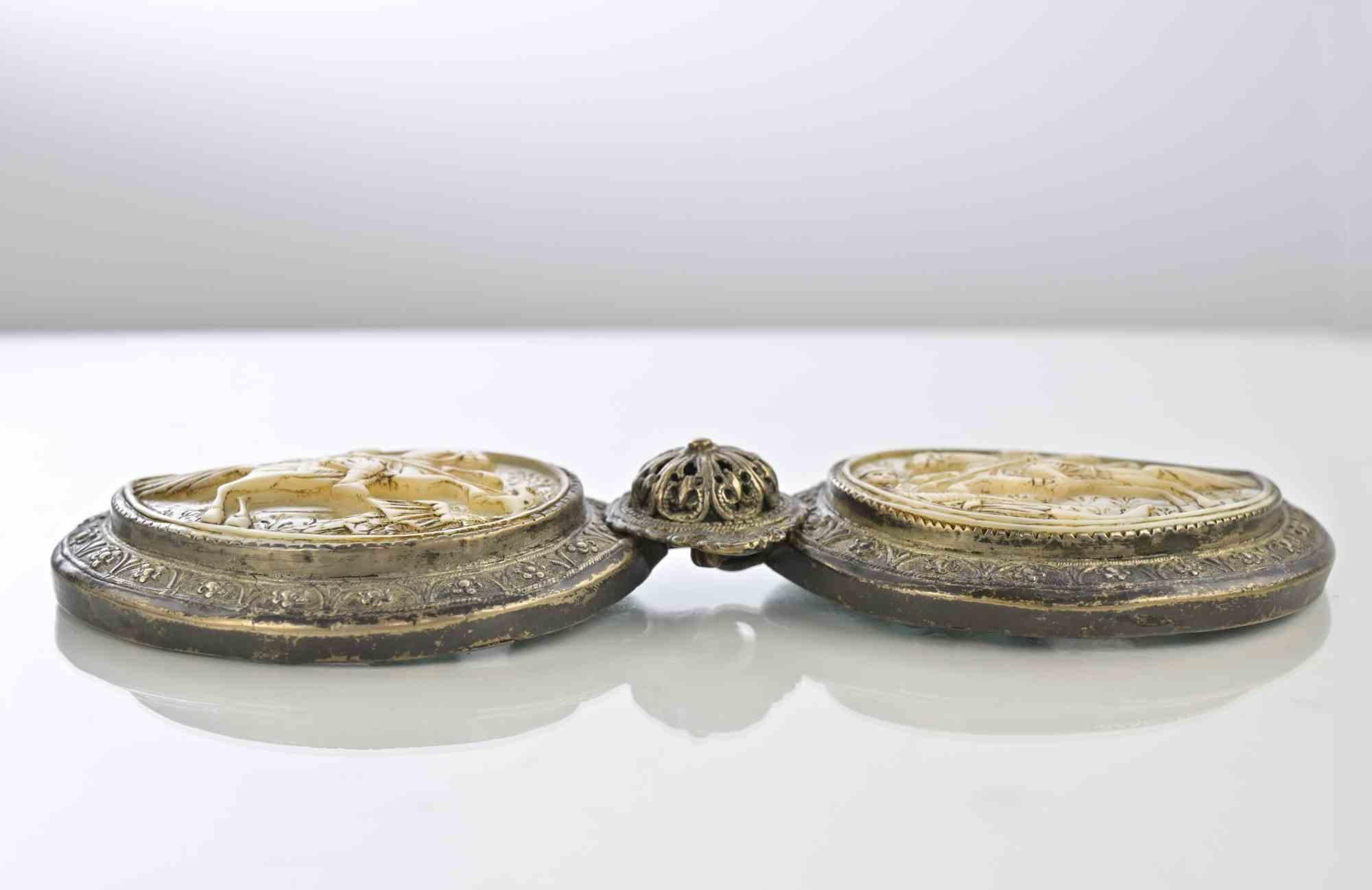 Ancient Bulgarian Silvered Metal and Carved Shell Buckle, realized in 19th Century.

Very good condition.