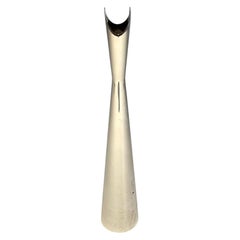 Vaso da fiori in metallo argentato, opera italiana, “Cardinale”, intorno al 1960