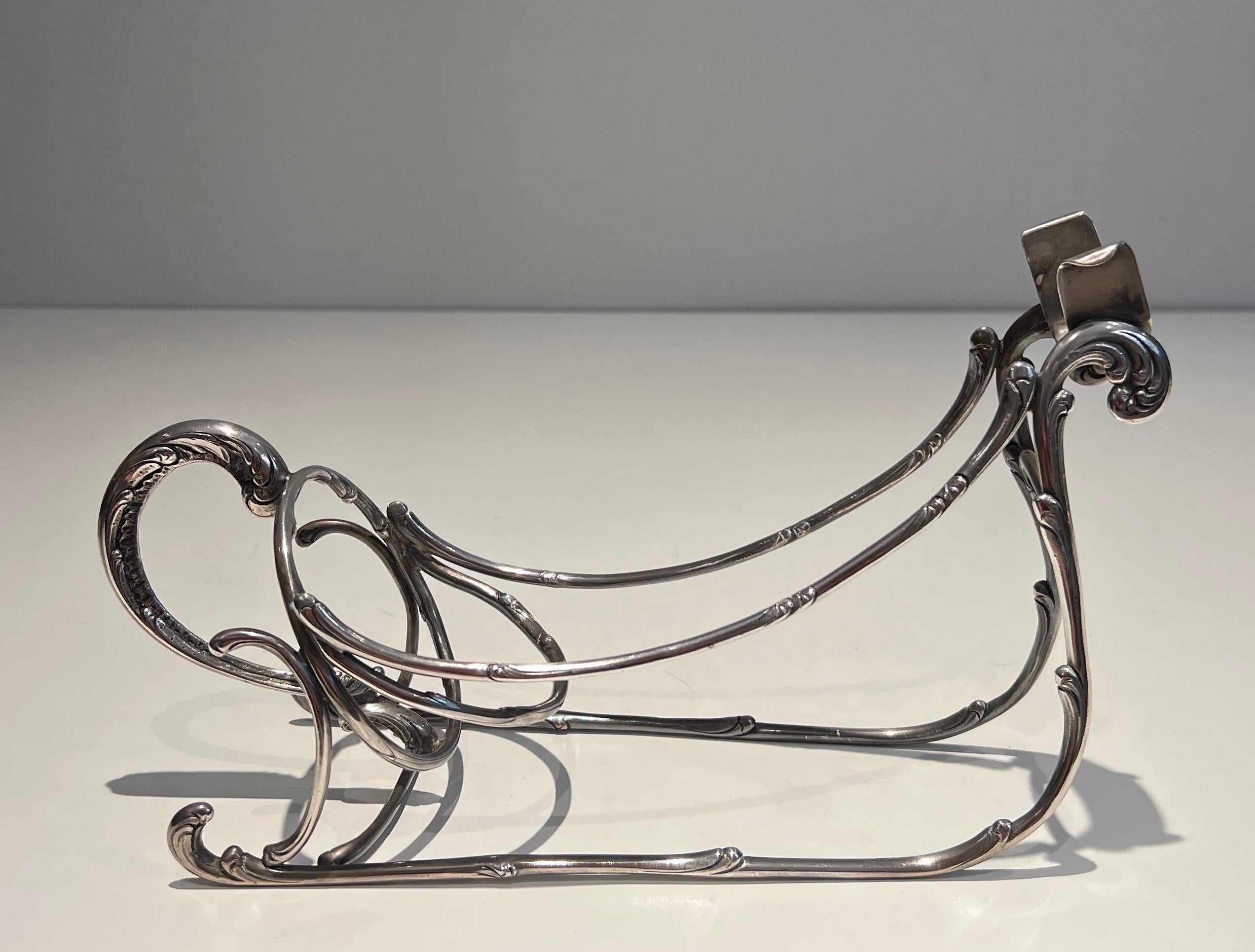 Art Nouveau Portabottiglie a slitta in metallo argentato. Lavoro francese. Circa 1930 in vendita