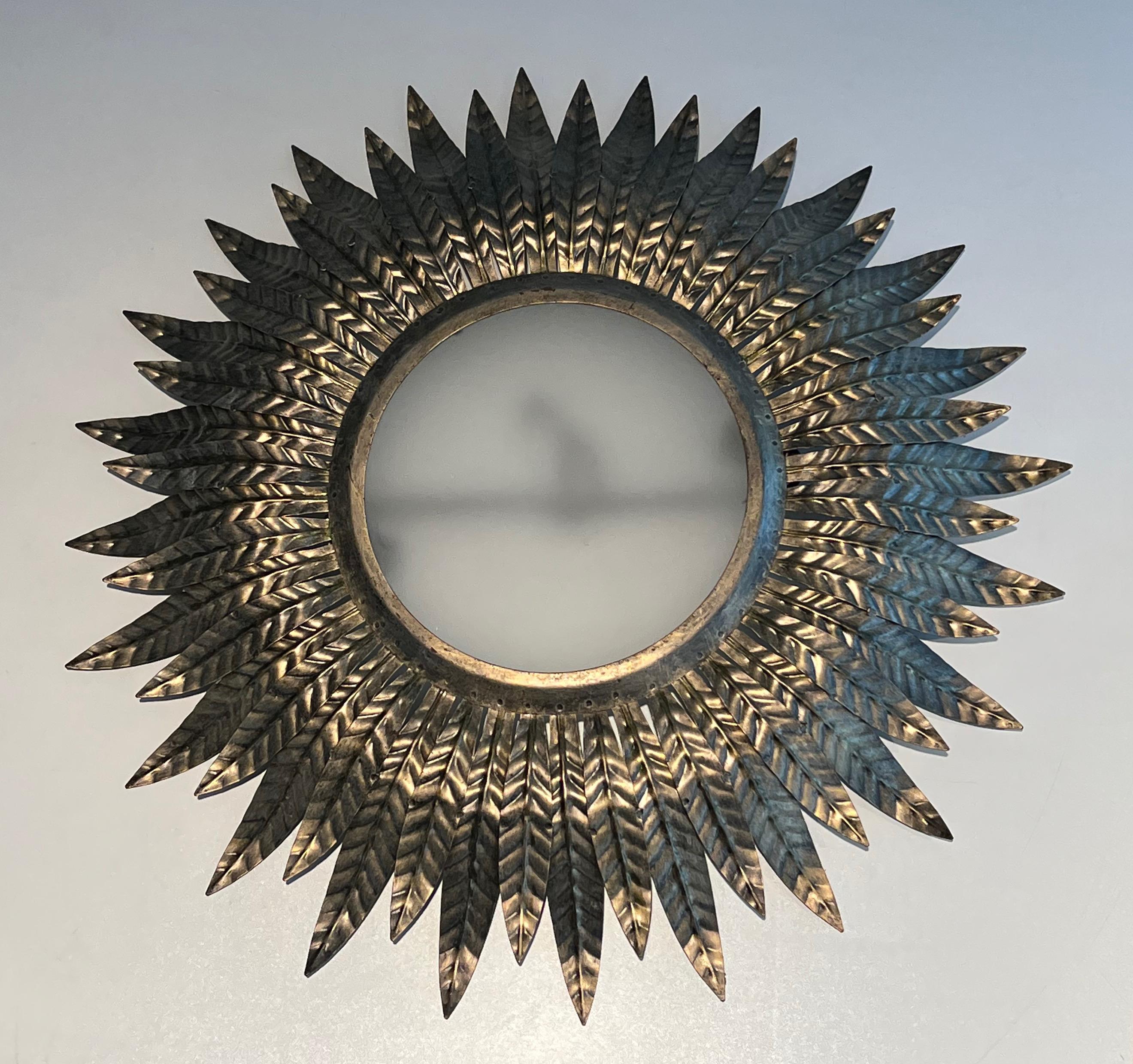 Applique ou éclairage mural Sunburst en métal argenté avec un verre rond opaque en vente 4