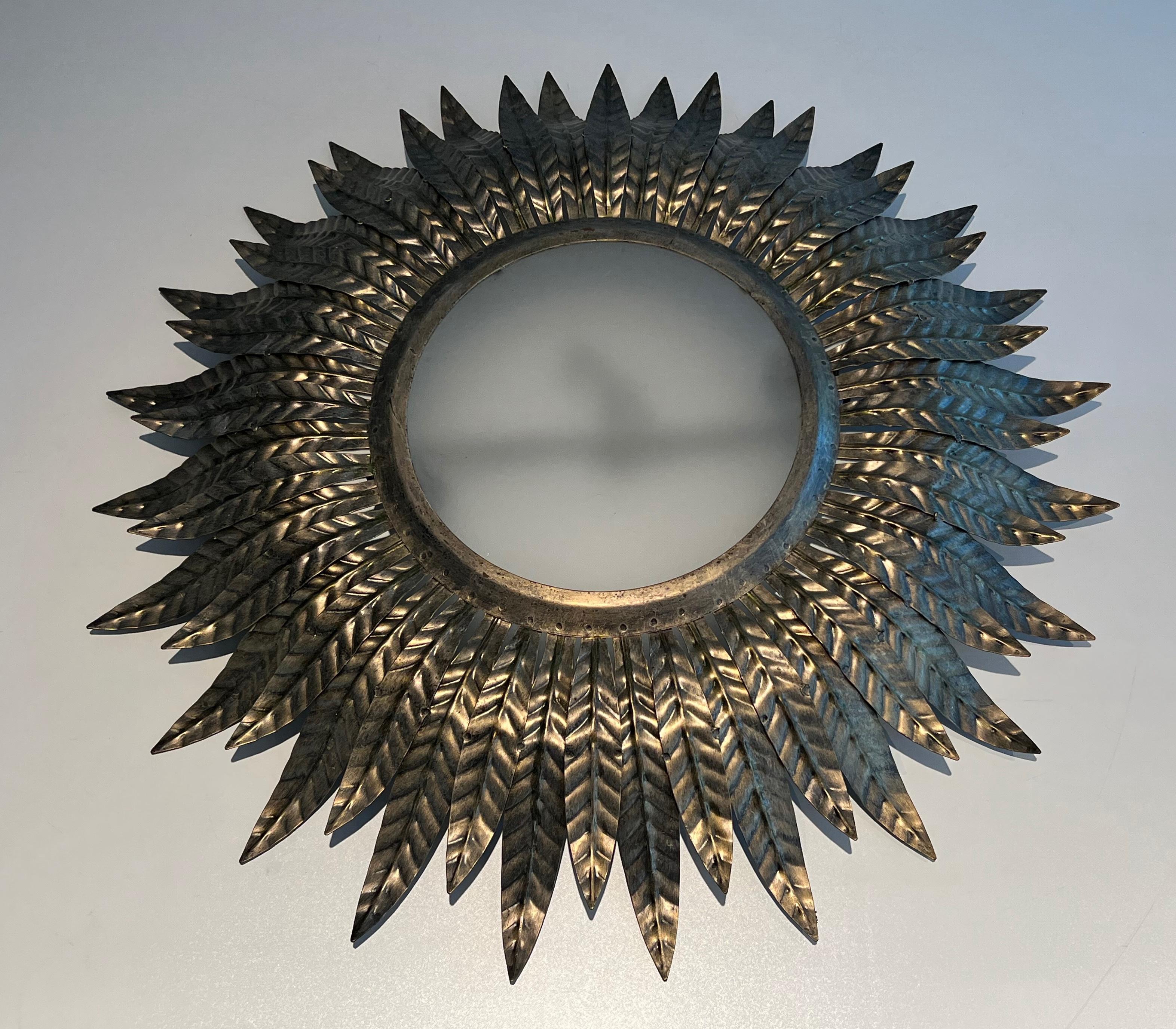 Applique ou éclairage mural Sunburst en métal argenté avec un verre rond opaque en vente 5
