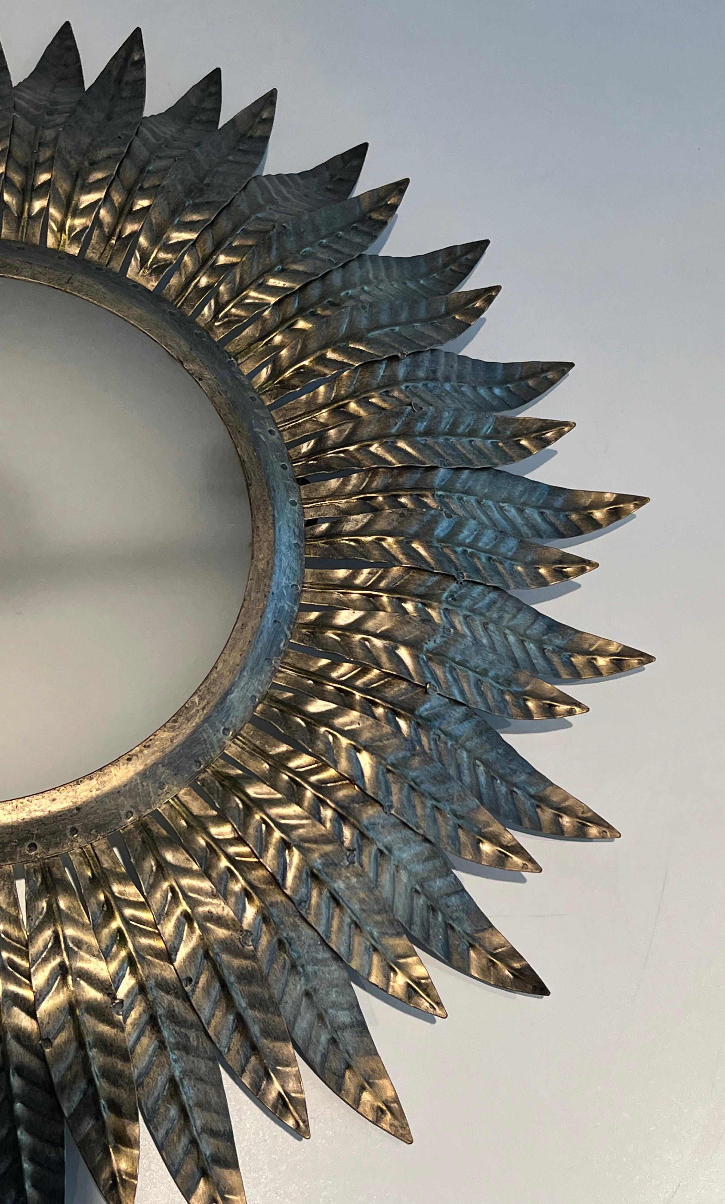 Applique ou éclairage mural Sunburst en métal argenté avec un verre rond opaque en vente 6