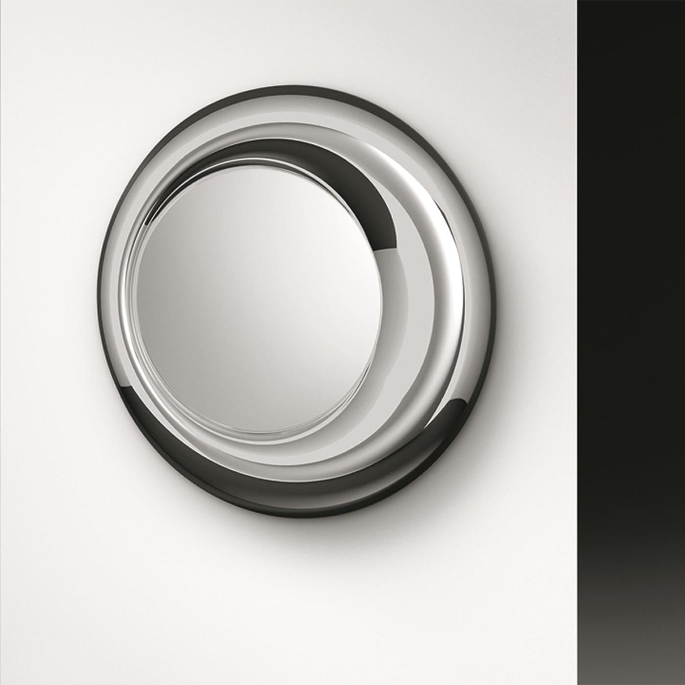 Mirror pearl round with silvered glass frame
and fused oval mirror glass. Silvered glass frame
is 8mm thickness in total 10cm depth. Round mirror
glass is 5 mm thickness.
Available in :
Diameter 100xD10cH100cm, price: 4700,00€
Diameter